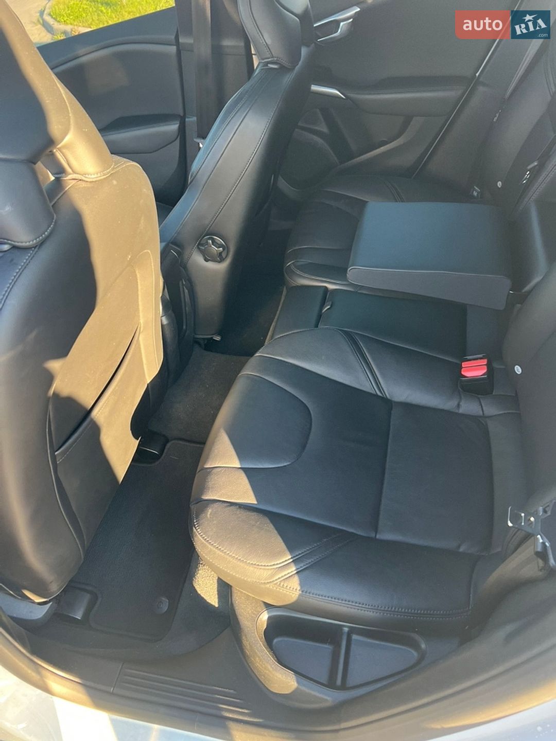Volvo V40 2018 VIN YV1MV79K0J2486956 фото оголошення 33 з 44