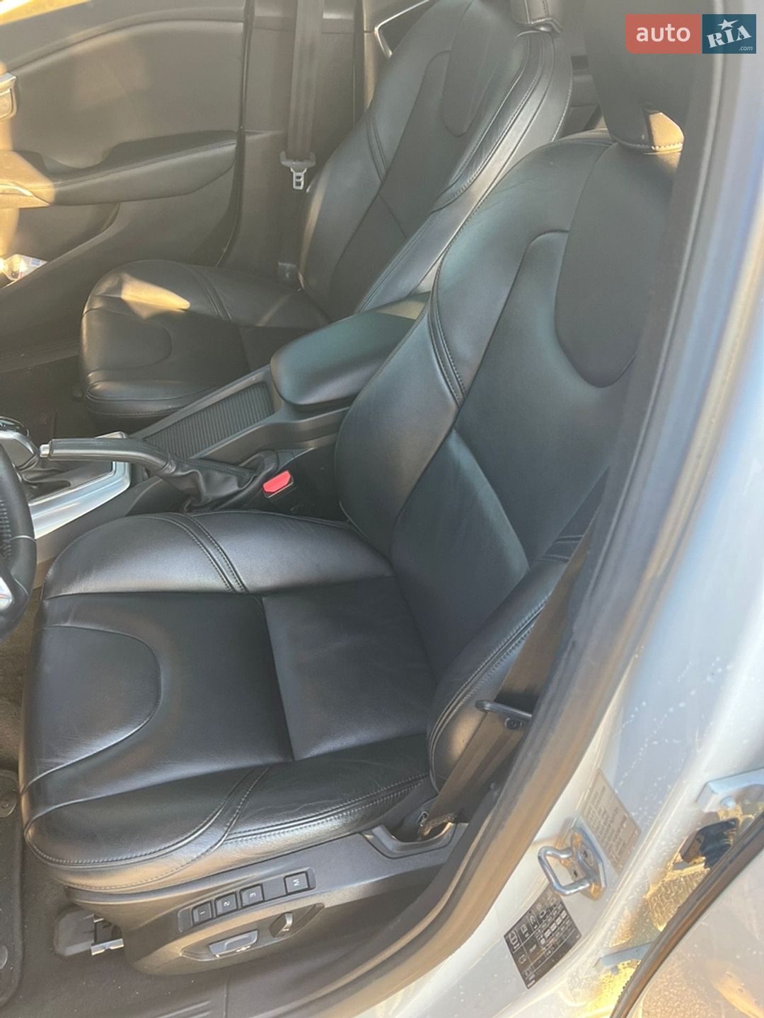 Volvo V40 2018 VIN YV1MV79K0J2486956 фото оголошення 34 з 44