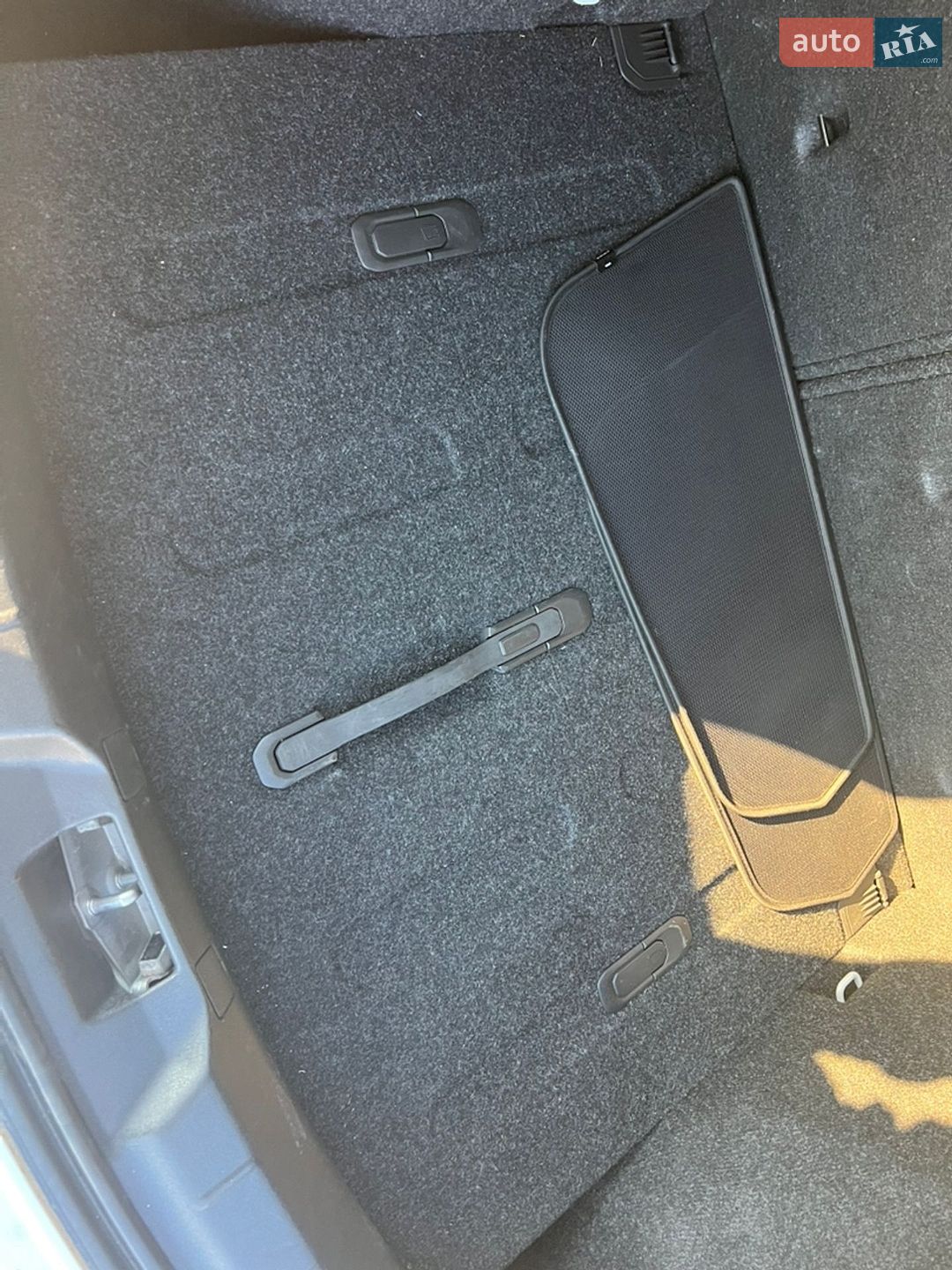 Volvo V40 2018 VIN YV1MV79K0J2486956 фото оголошення 35 з 44