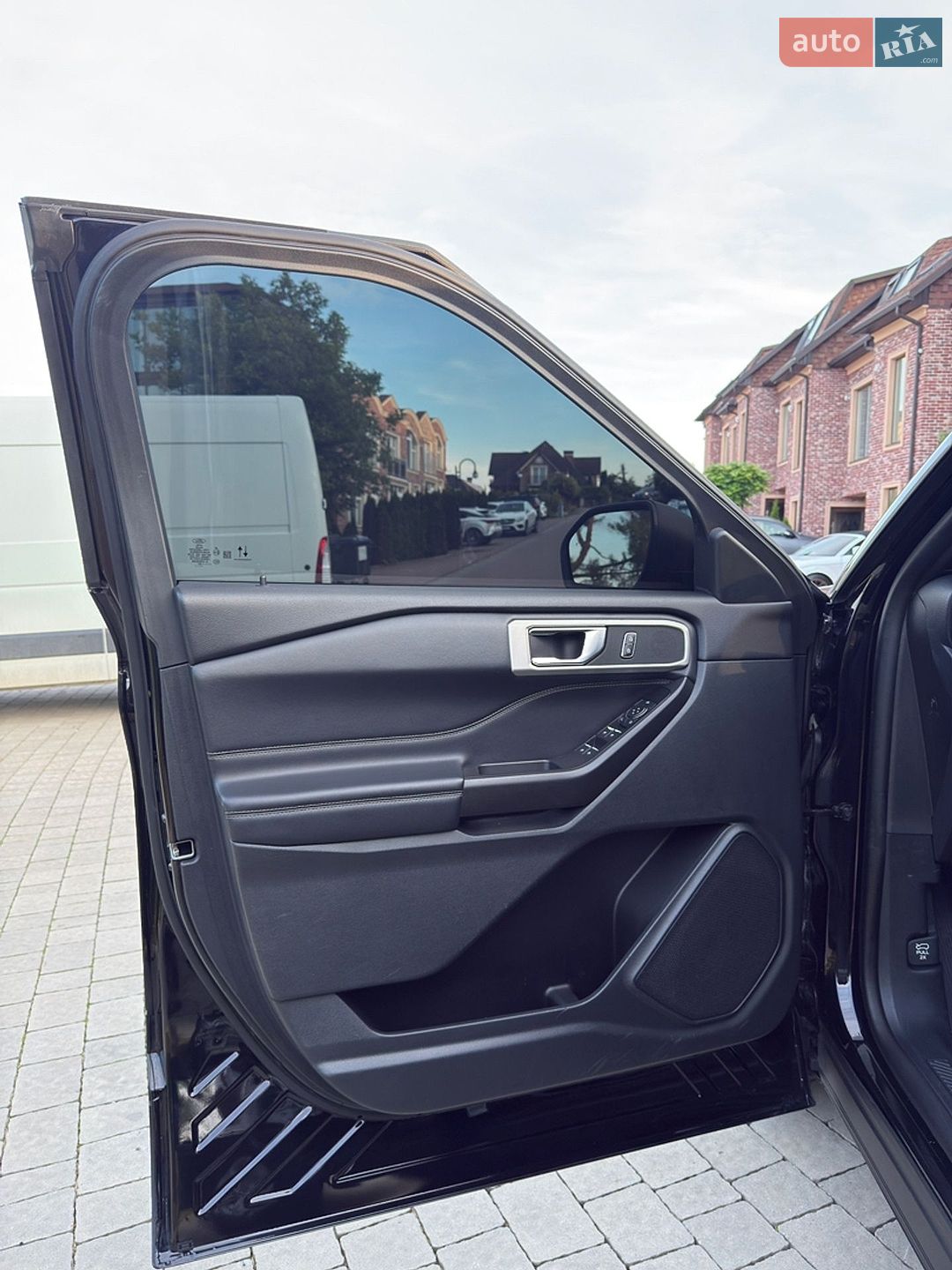 Ford Explorer 2020 VIN 1FMSK8DH7LGC20194 фото оголошення 11 з 32