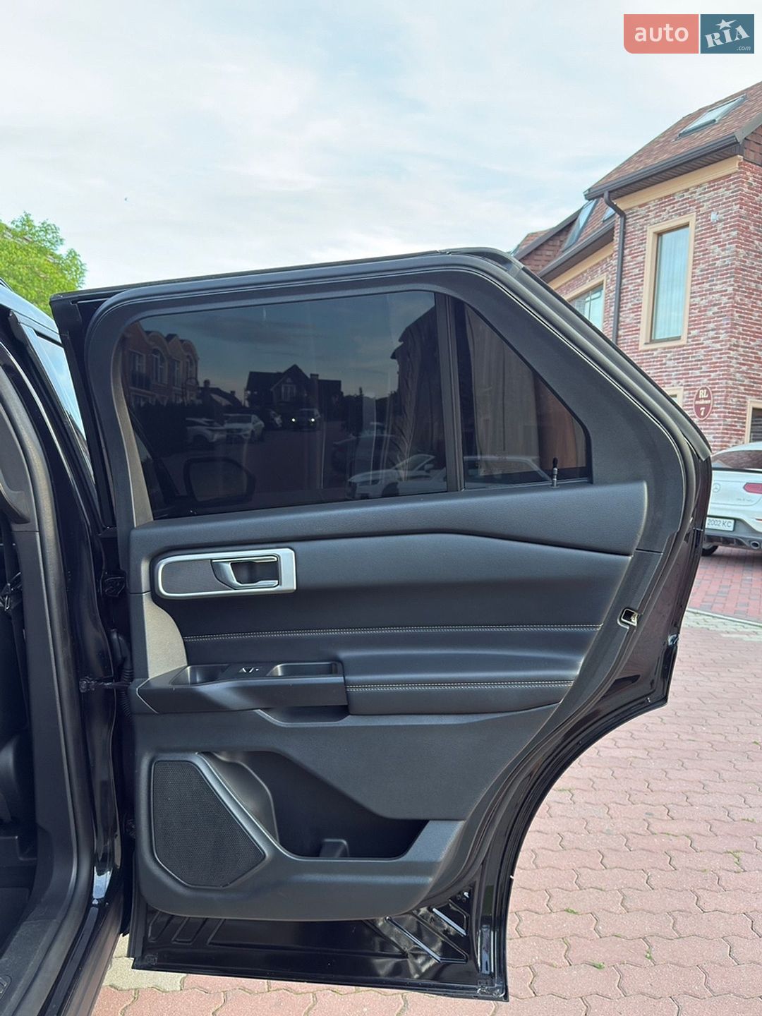 Ford Explorer 2020 VIN 1FMSK8DH7LGC20194 фото оголошення 13 з 32