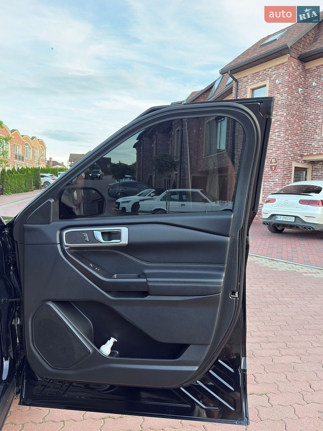 Ford Explorer 2020 VIN 1FMSK8DH7LGC20194 фото оголошення 12 з 32