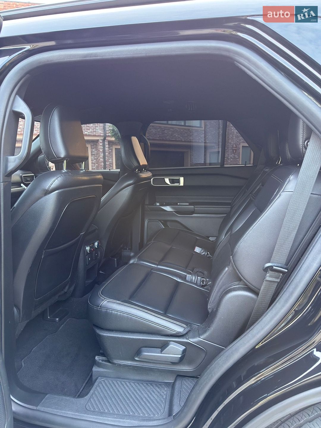 Ford Explorer 2020 VIN 1FMSK8DH7LGC20194 фото оголошення 16 з 32
