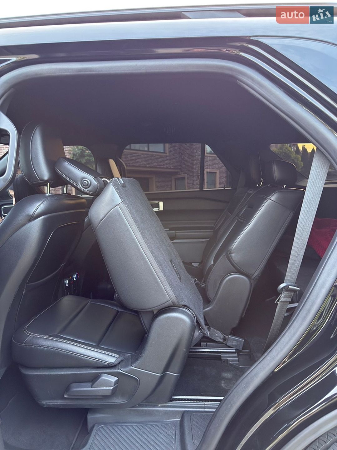 Ford Explorer 2020 VIN 1FMSK8DH7LGC20194 фото оголошення 17 з 32