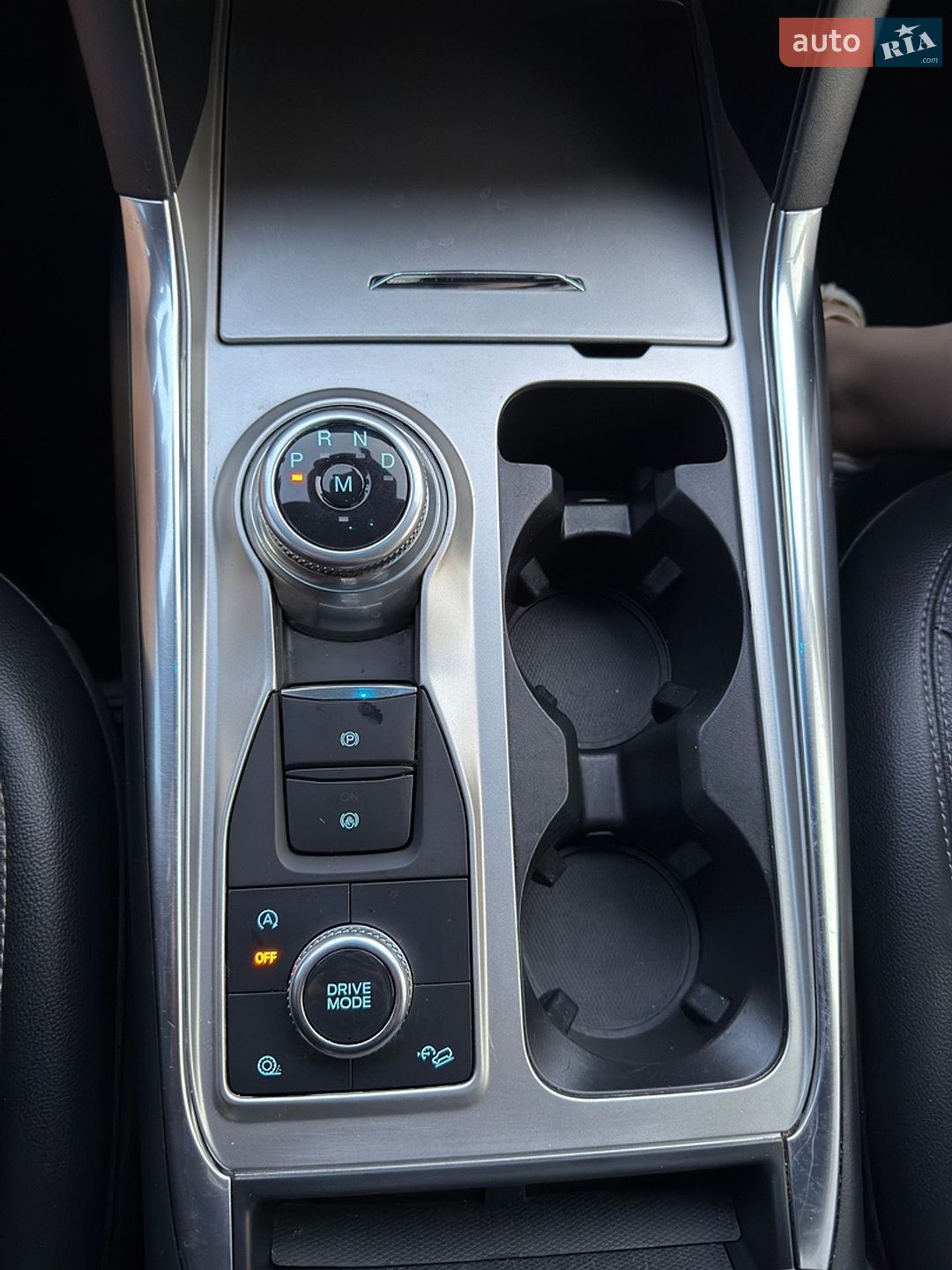 Ford Explorer 2020 VIN 1FMSK8DH7LGC20194 фото оголошення 25 з 32