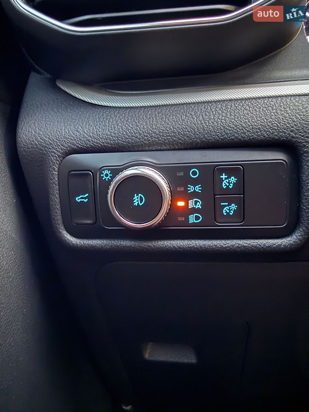 Ford Explorer 2020 VIN 1FMSK8DH7LGC20194 фото оголошення 26 з 32