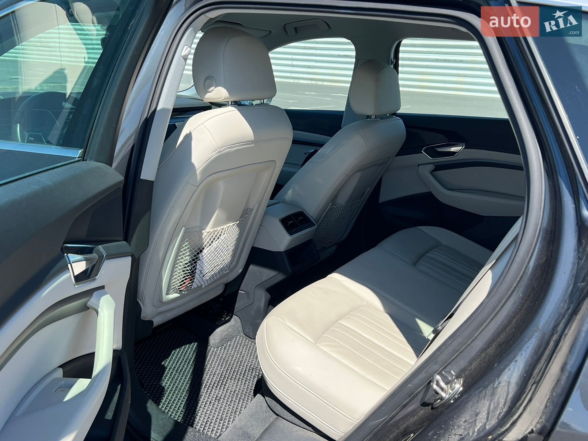 Audi e-tron 2020 VIN WAUZZZGE2MB017912 фото оголошення 9 з 17