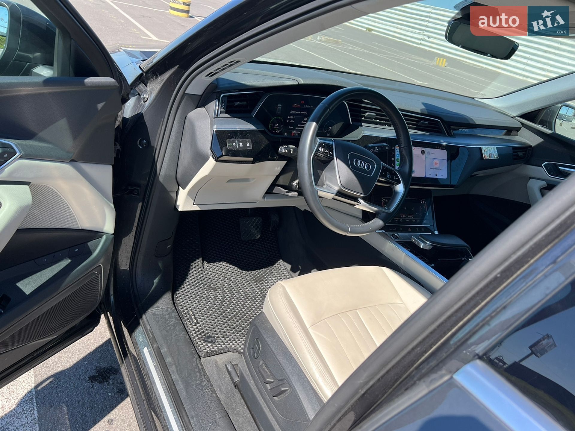 Audi e-tron 2020 VIN WAUZZZGE2MB017912 фото оголошення 15 з 17