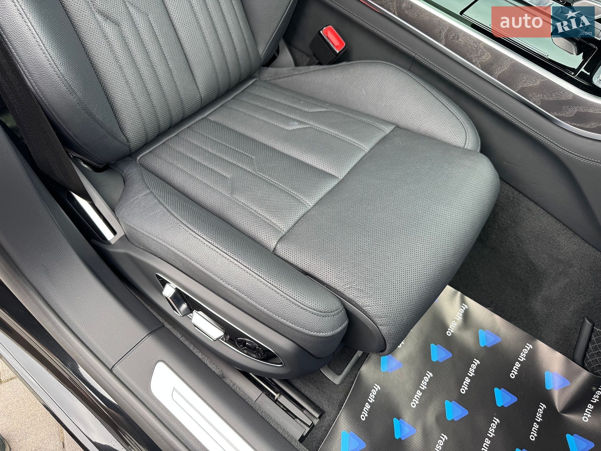 Audi A8 2024 VIN WAULDAF88RN014956 фото оголошення 43 з 49