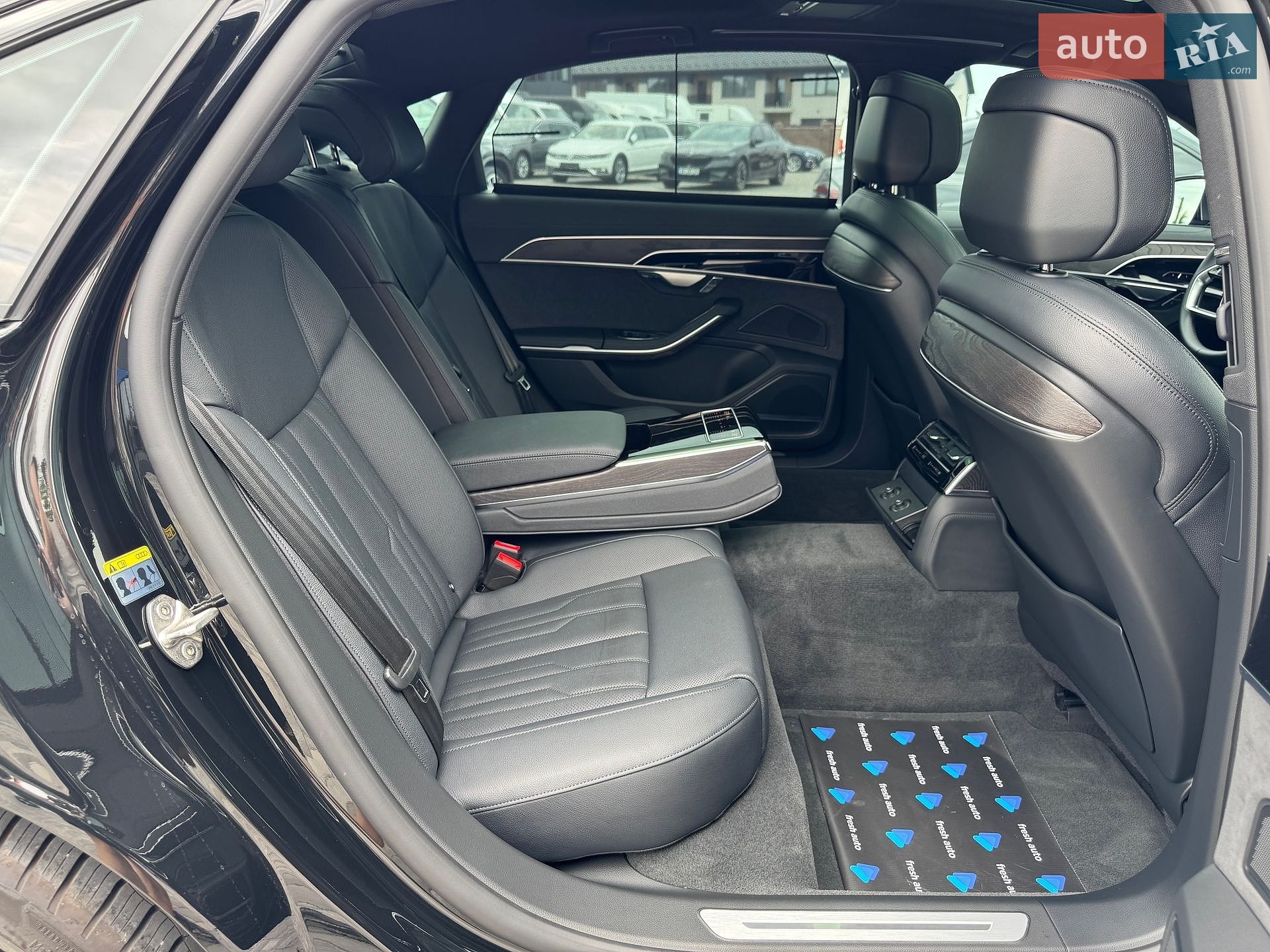 Audi A8 2024 VIN WAULDAF88RN014956 фото оголошення 40 з 49