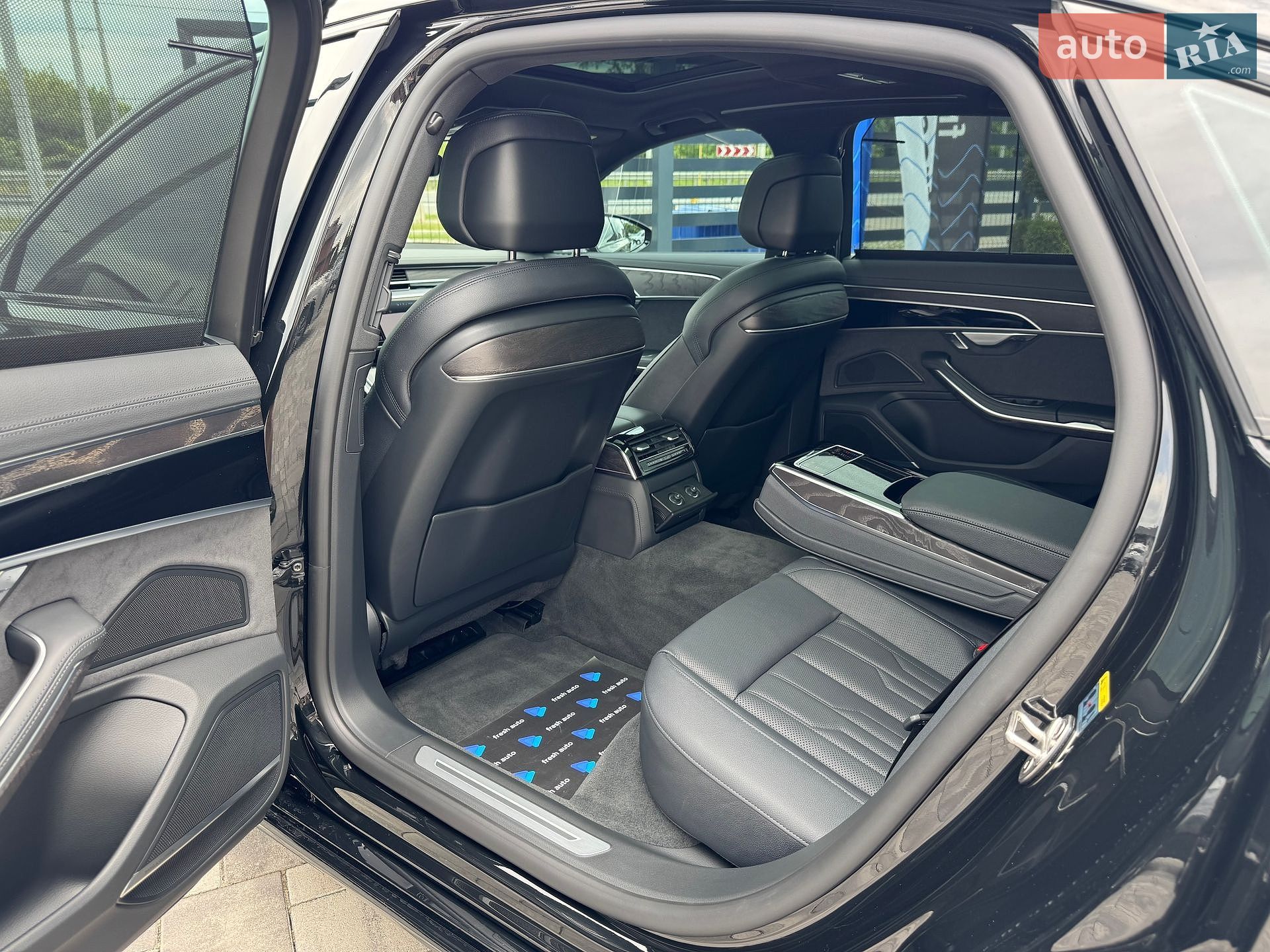 Audi A8 2024 VIN WAULDAF88RN014956 фото оголошення 30 з 49