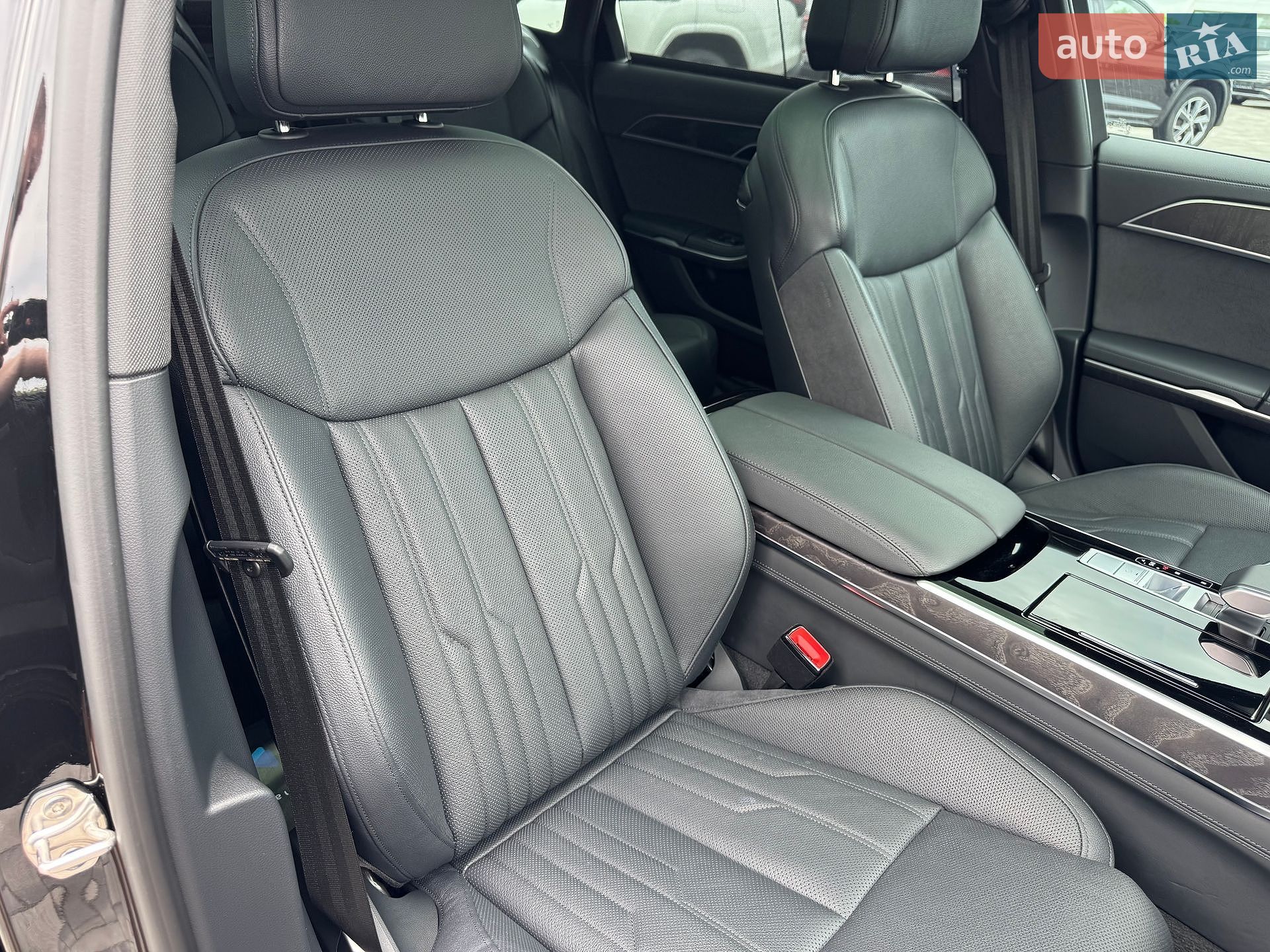 Audi A8 2024 VIN WAULDAF88RN014956 фото оголошення 45 з 49