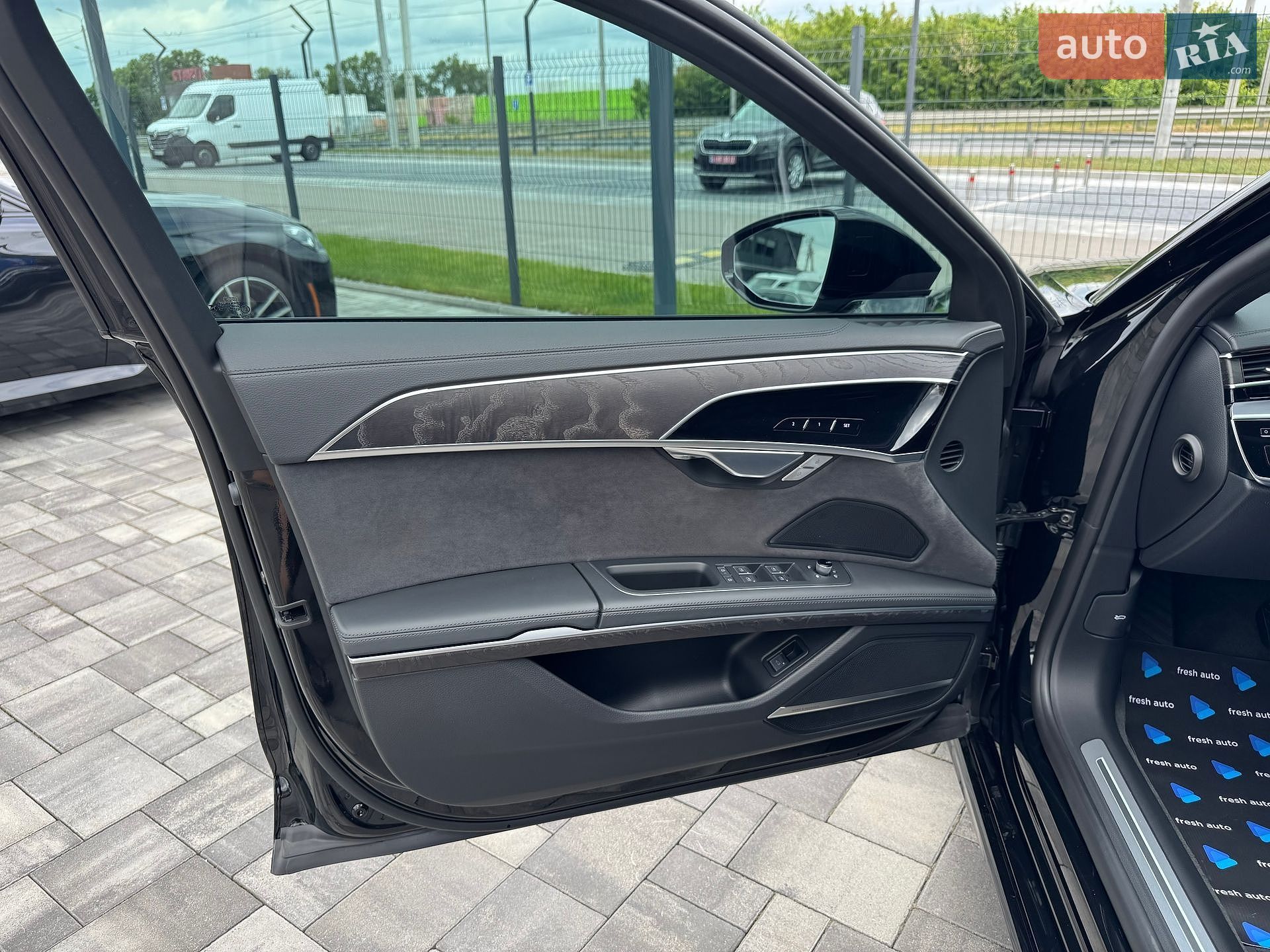 Audi A8 2024 VIN WAULDAF88RN014956 фото оголошення 14 з 49