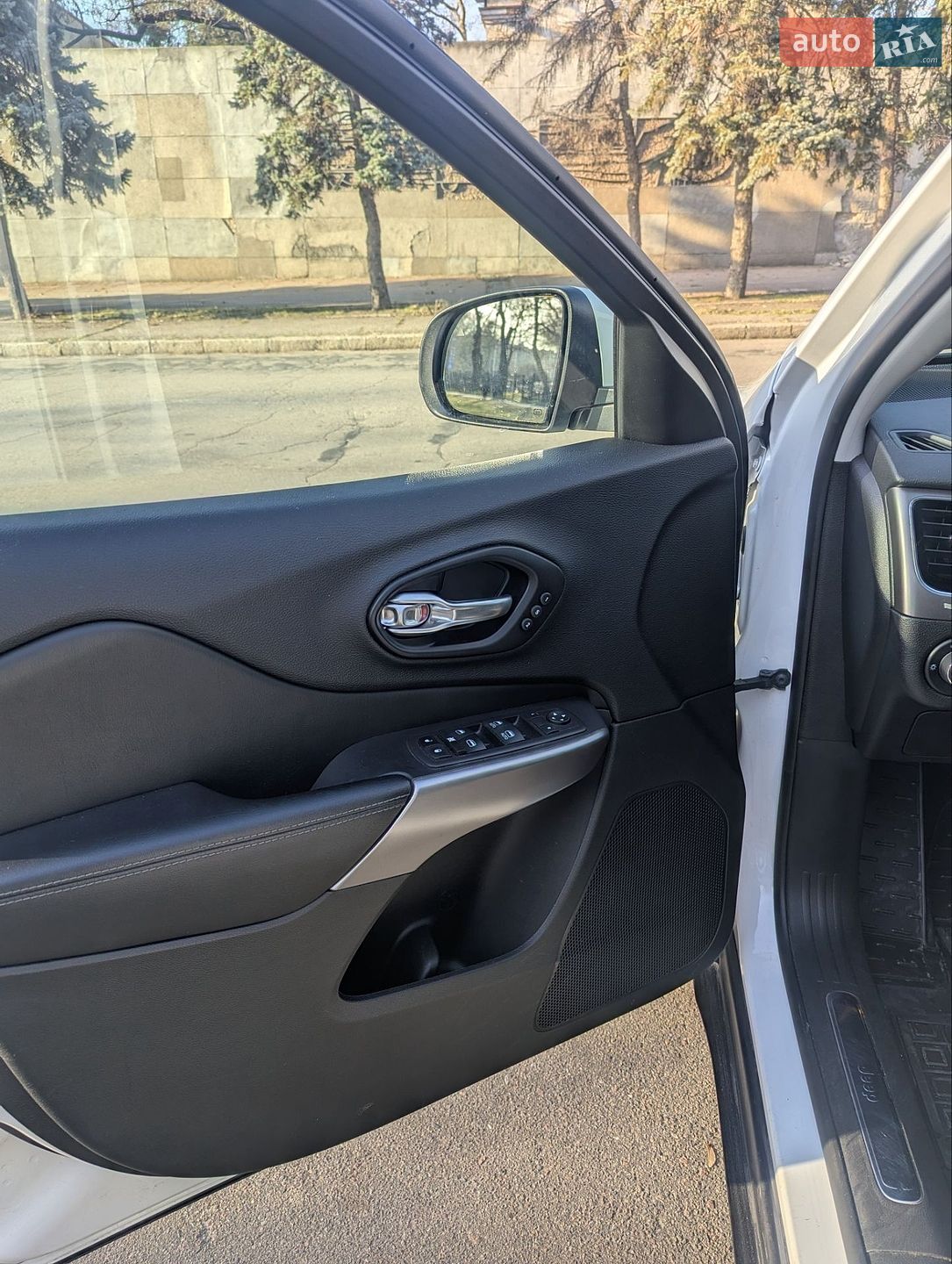 Jeep Cherokee 2021 VIN 1C4PJMDNXMD178778 фото оголошення 9 з 20