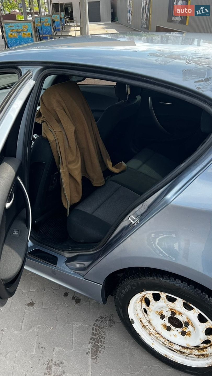 BMW 1 Series 2005 VIN WBAUG51010PV17661 фото оголошення 16 з 25