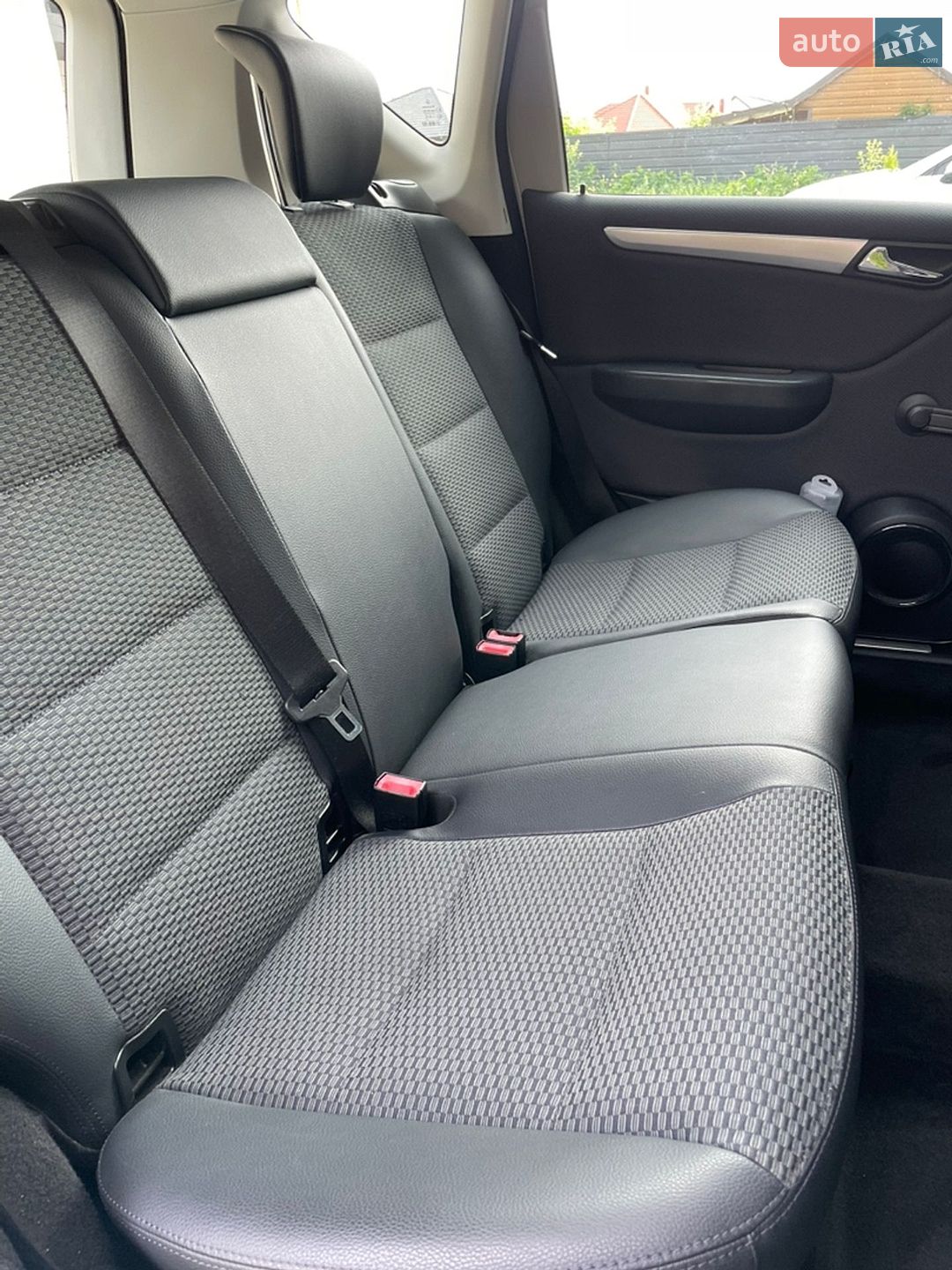 Mercedes-Benz A-Class 2010 VIN WDD1690311J875906 фото оголошення 19 з 25