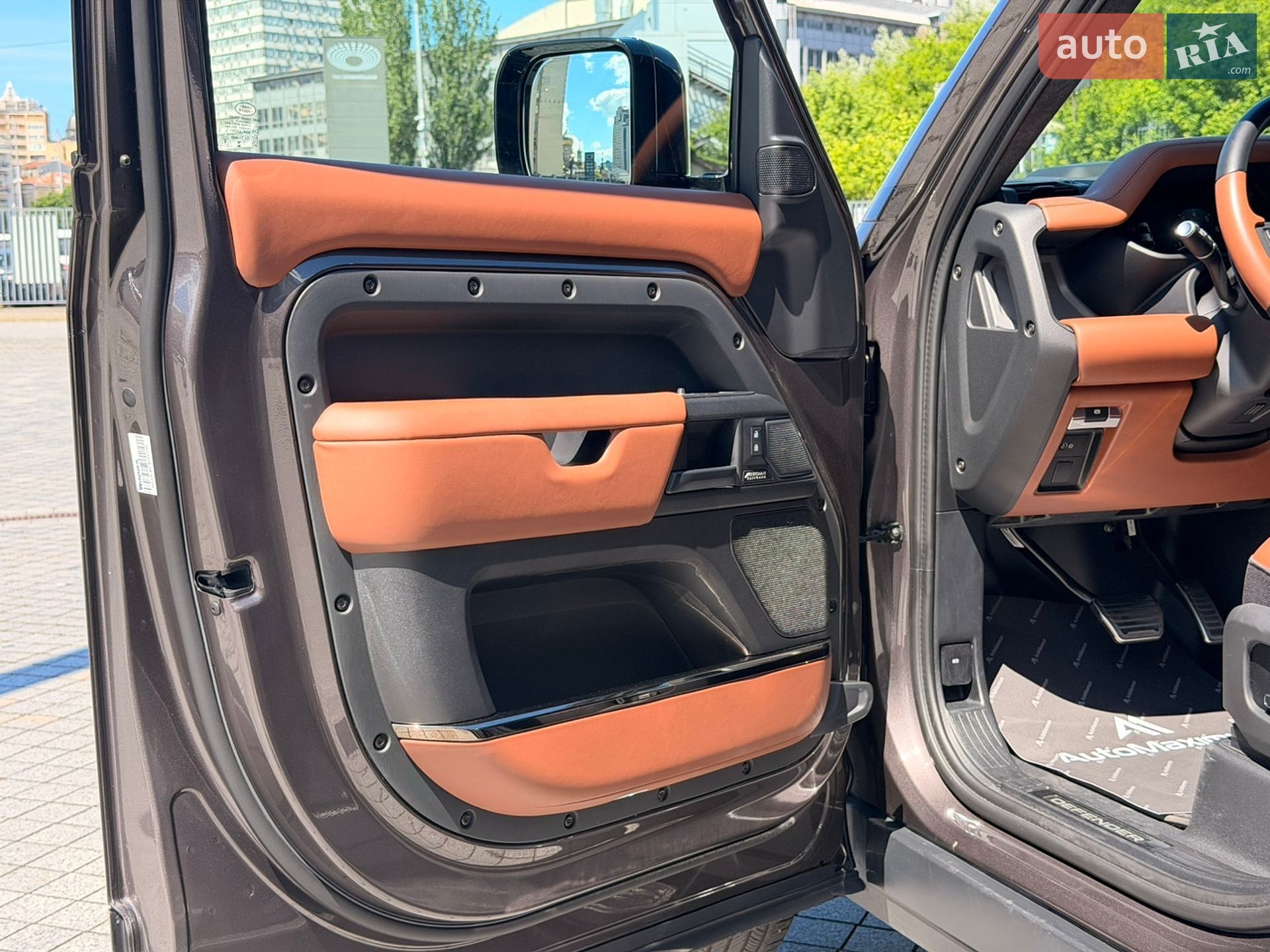 Land Rover Defender 2025 VIN SALEA7B97S2443186 фото оголошення 13 з 39