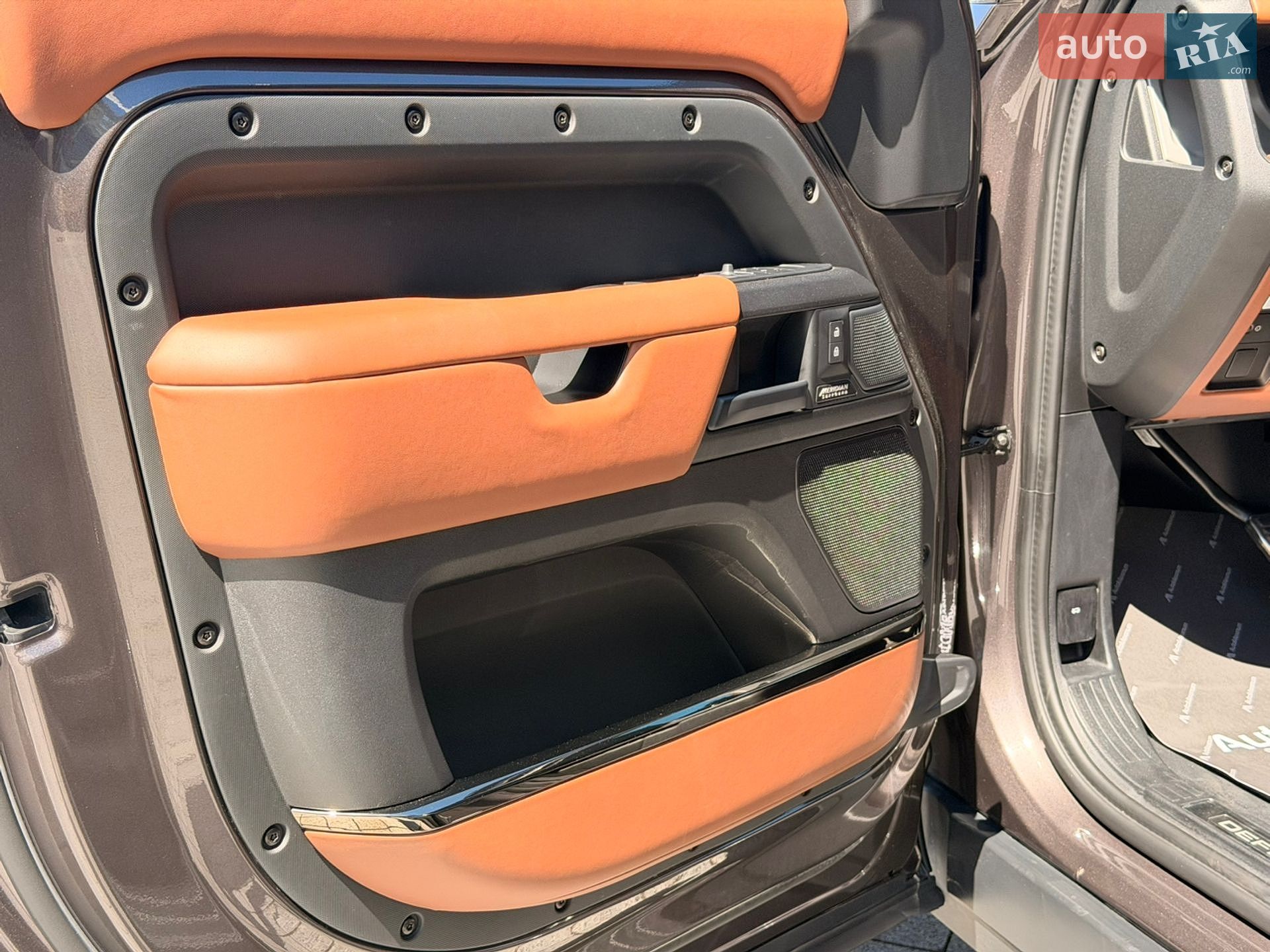 Land Rover Defender 2025 VIN SALEA7B97S2443186 фото оголошення 14 з 39