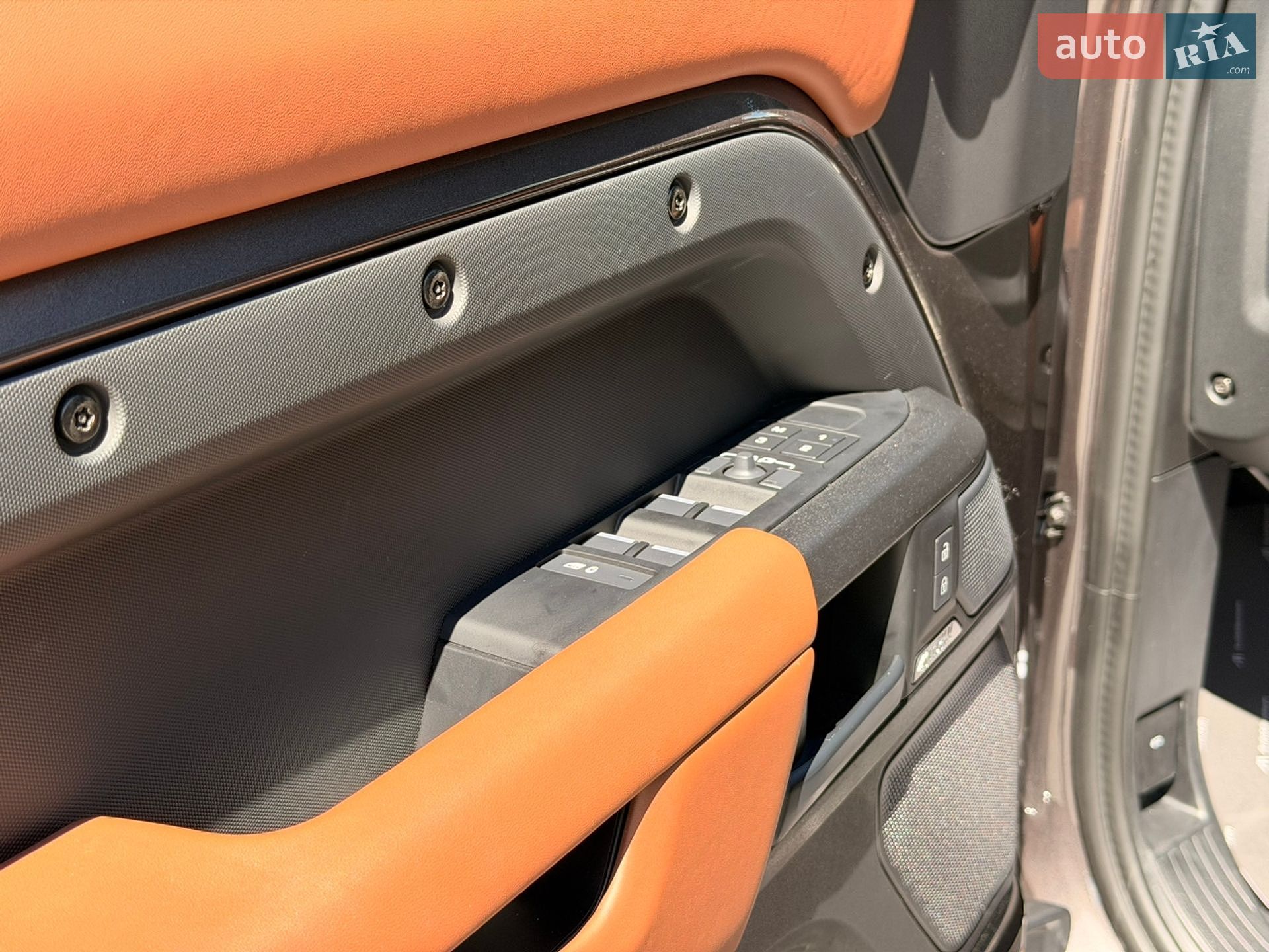 Land Rover Defender 2025 VIN SALEA7B97S2443186 фото оголошення 15 з 39
