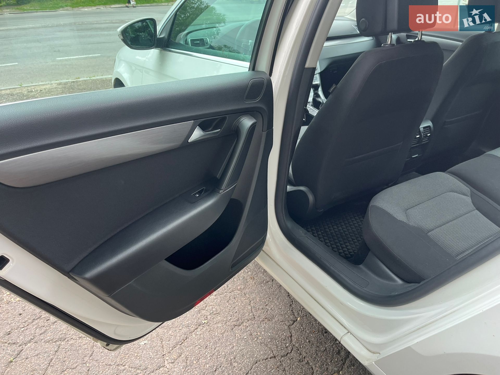 Volkswagen Passat 2012 VIN WVWZZZ3CZCE145841 фото оголошення 4 з 20