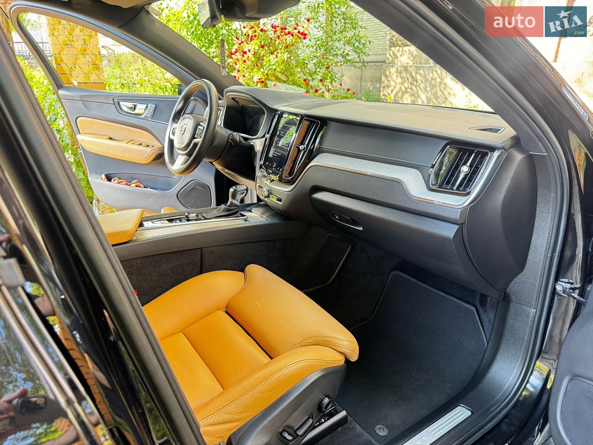 Volvo XC60 2017 VIN YV4102RL7J1034846 фото оголошення 13 з 19