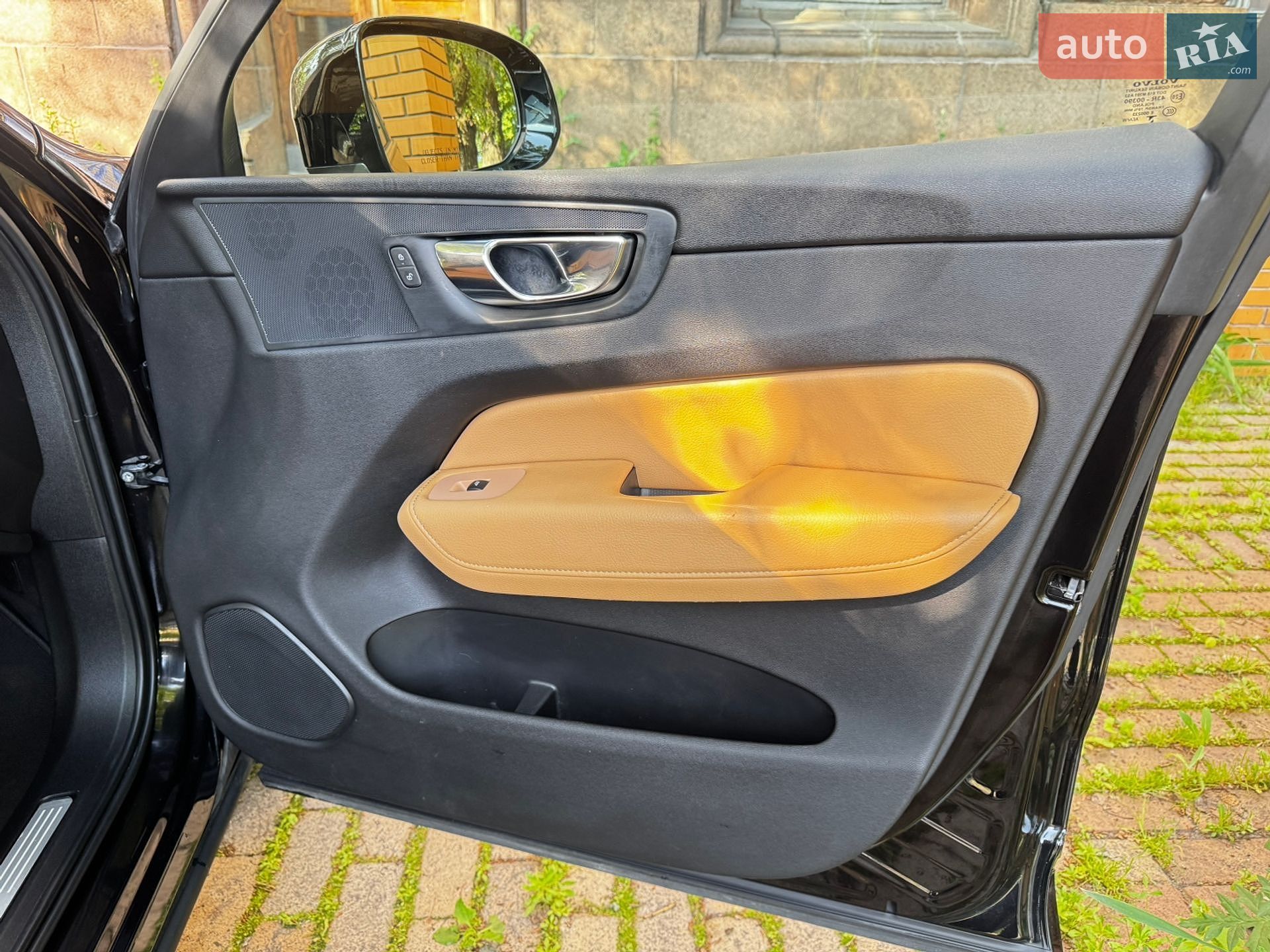 Volvo XC60 2017 VIN YV4102RL7J1034846 фото оголошення 14 з 19