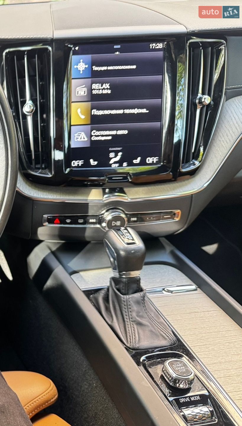Volvo XC60 2017 VIN YV4102RL7J1034846 фото оголошення 18 з 19
