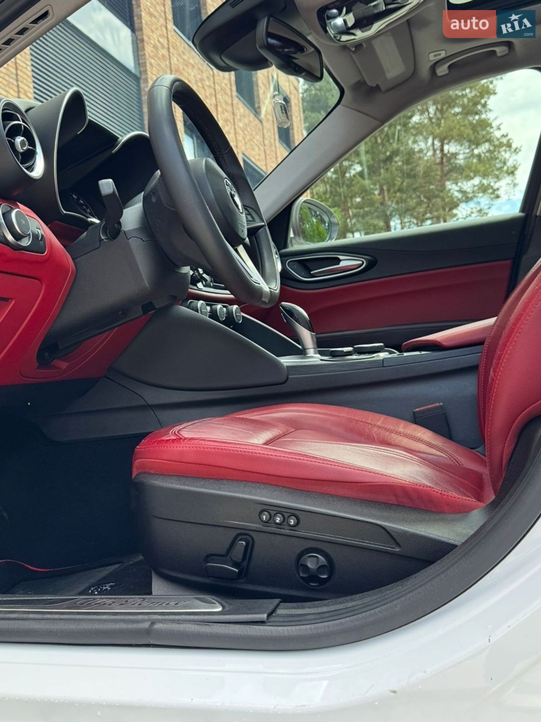 Alfa Romeo Giulia 2018 VIN ZARFAEBN7J7594839 фото оголошення 18 з 29