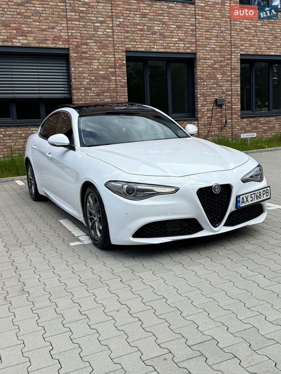 Alfa Romeo Giulia 2018 VIN ZARFAEBN7J7594839 фото оголошення 2 з 29