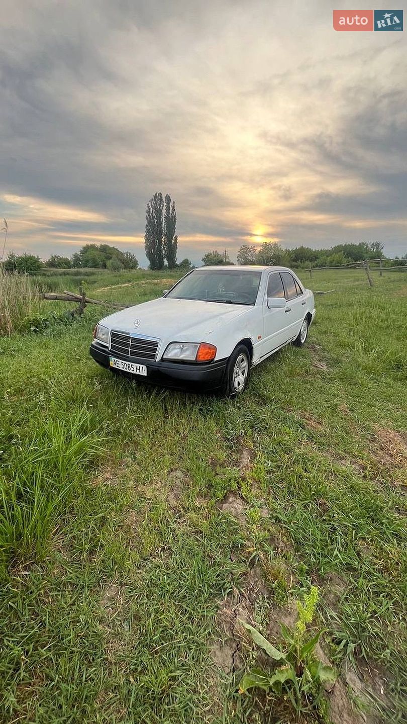 Mercedes-Benz C-Class 1994 VIN WDB2020181F106885 фото оголошення 2 з 7