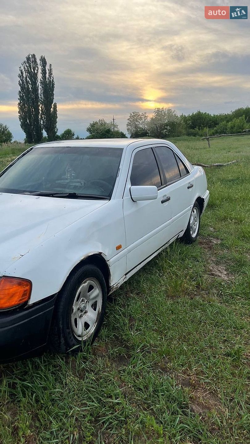 Mercedes-Benz C-Class 1994 VIN WDB2020181F106885 фото оголошення 4 з 7