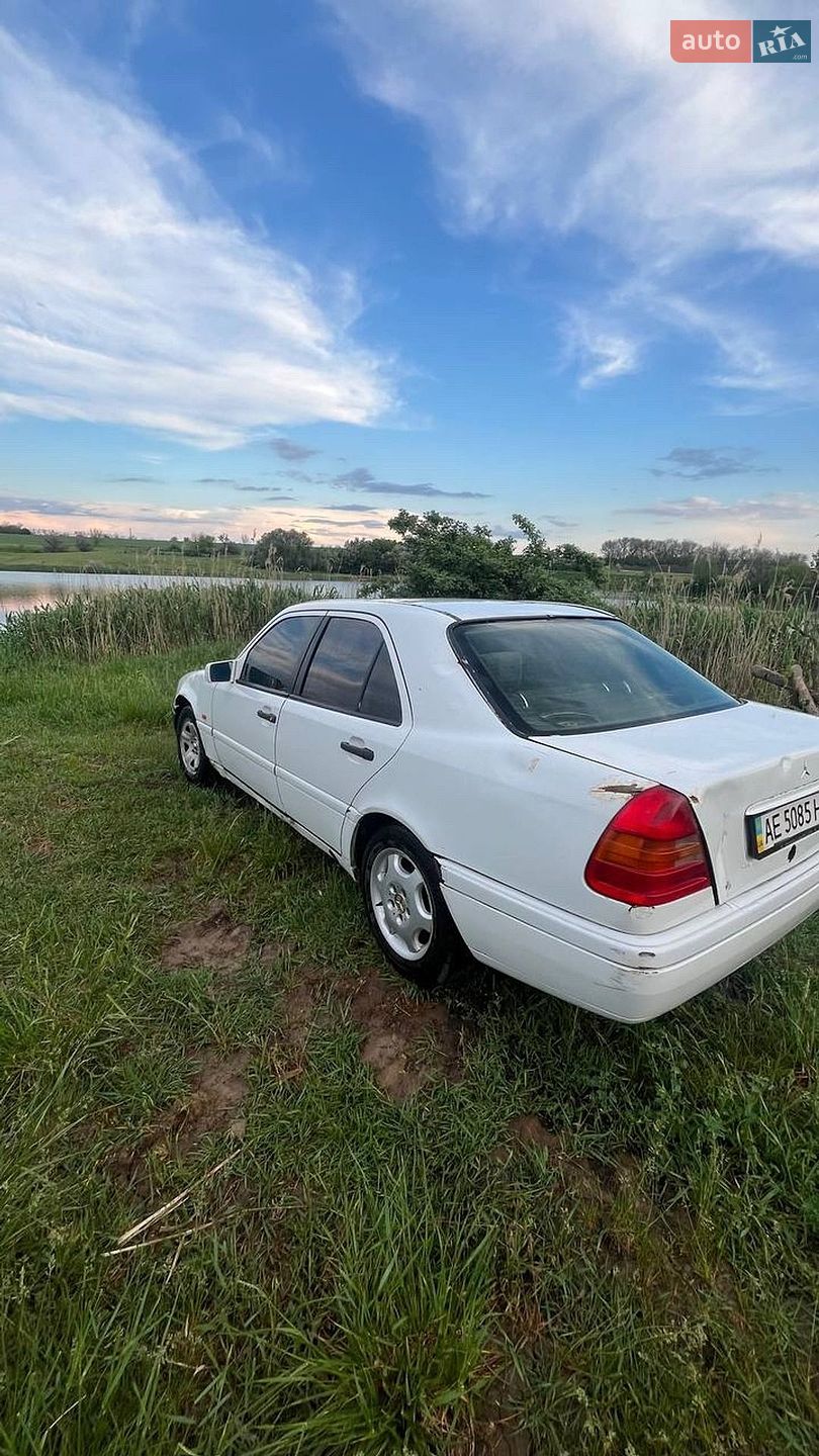 Mercedes-Benz C-Class 1994 VIN WDB2020181F106885 фото оголошення 5 з 7