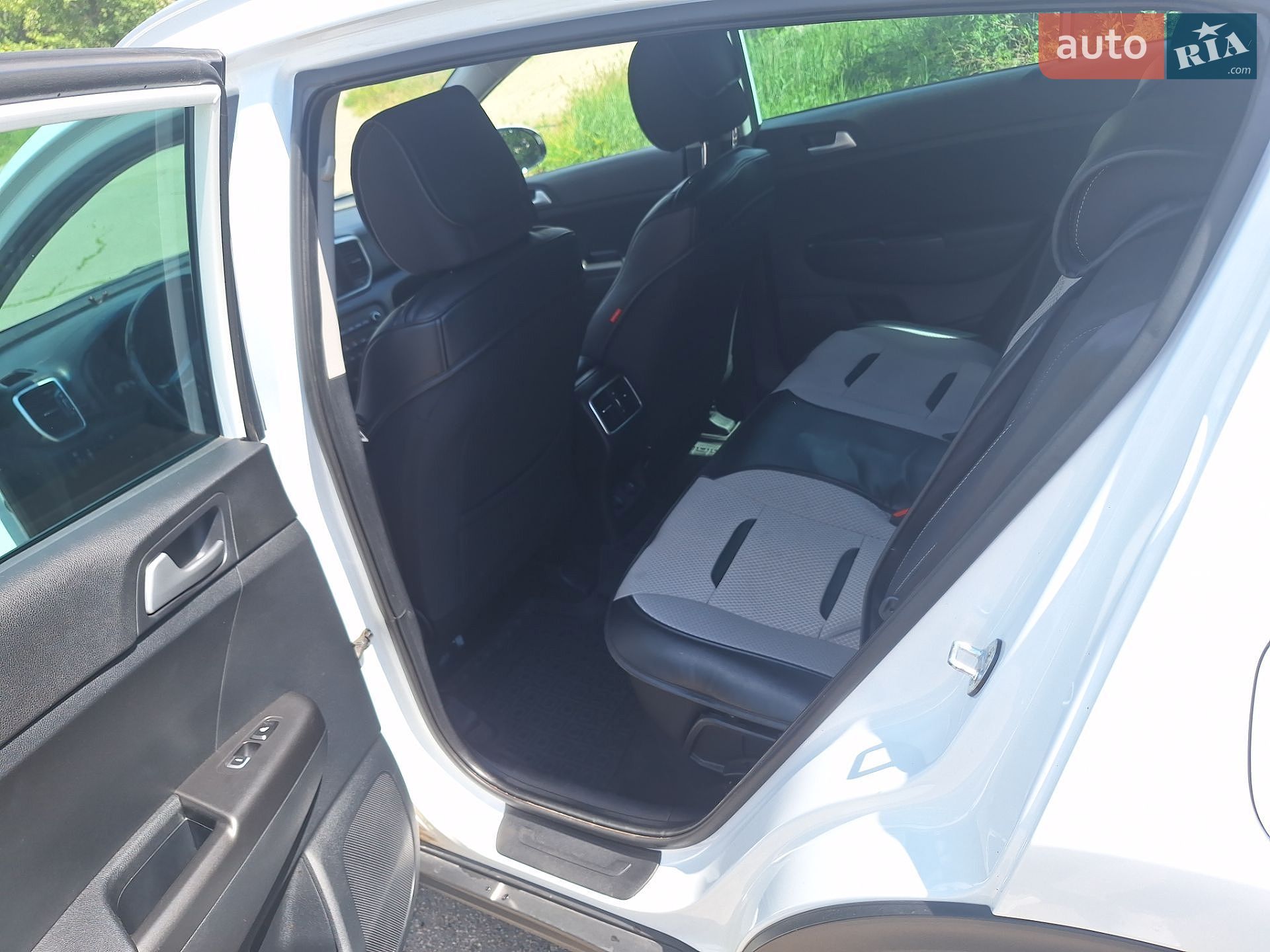 Kia Sportage 2019 VIN U5YPG812AKL726548 фото оголошення 2 з 17