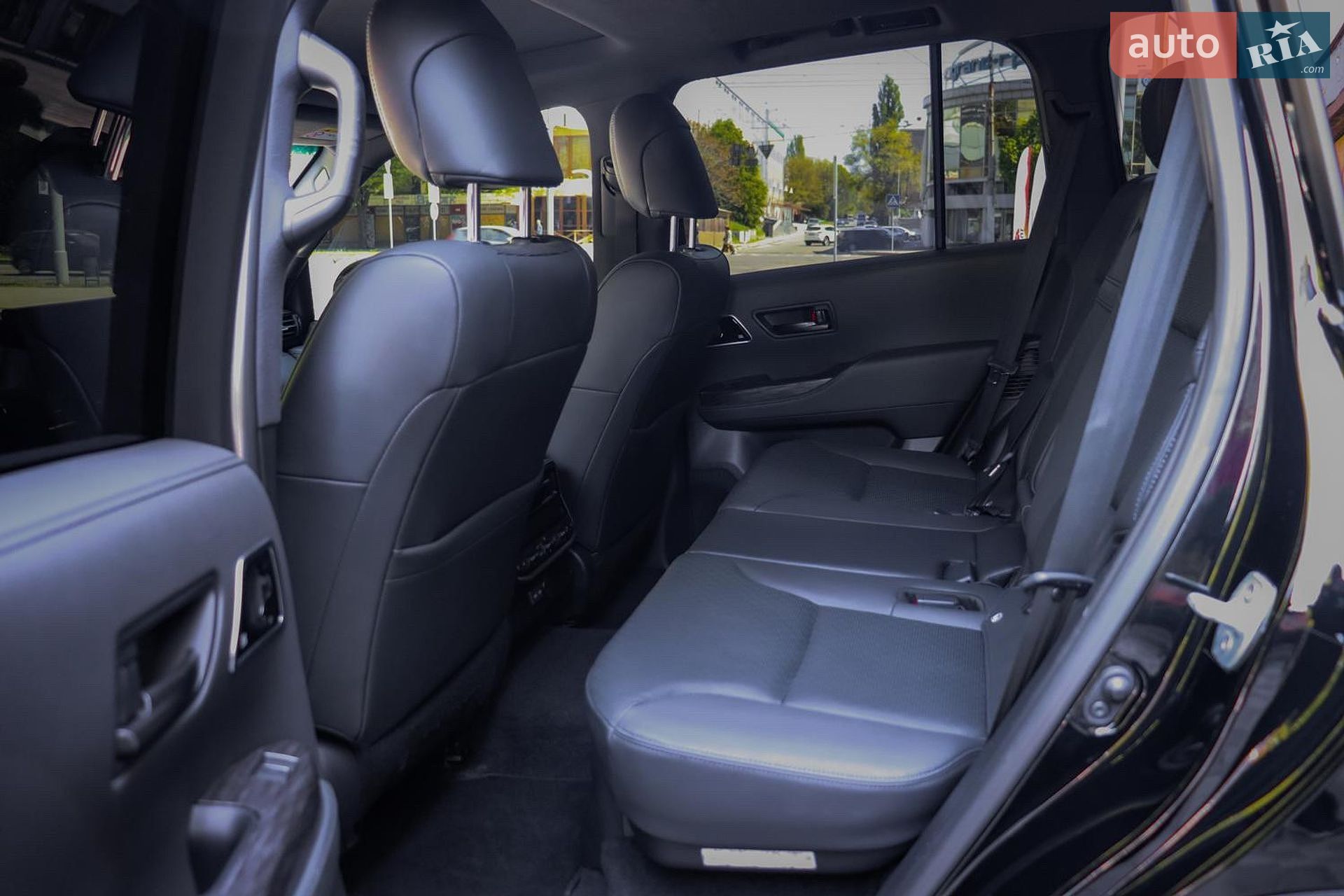 Toyota Land Cruiser 2023 VIN JTMAAABJ904051986 фото оголошення 17 з 21