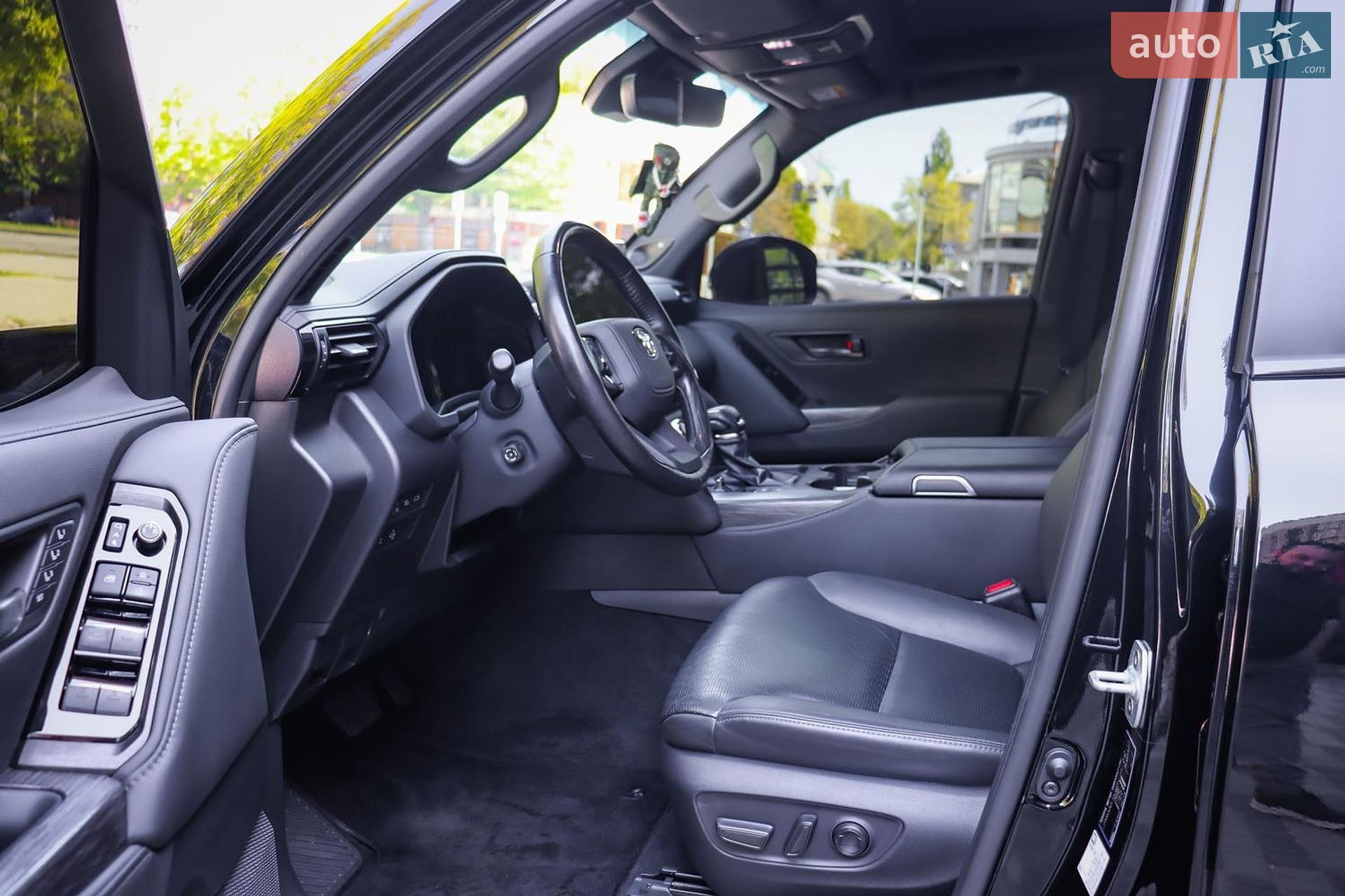 Toyota Land Cruiser 2023 VIN JTMAAABJ904051986 фото оголошення 18 з 21