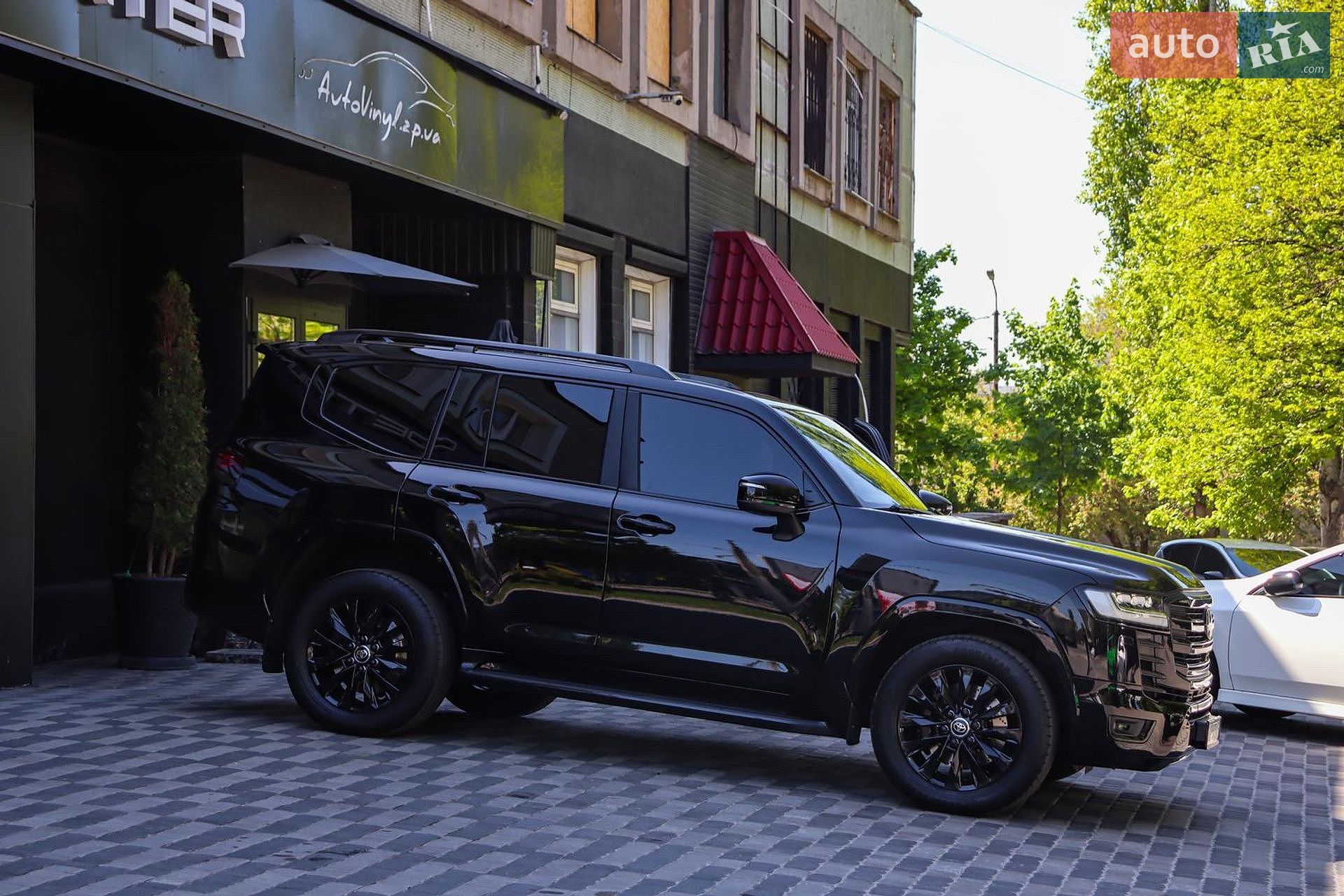 Toyota Land Cruiser 2023 VIN JTMAAABJ904051986 фото оголошення 8 з 21