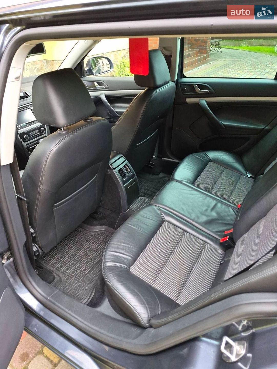 Skoda Octavia 2011 VIN TMBGT61Z6B2115750 фото оголошення 7 з 24