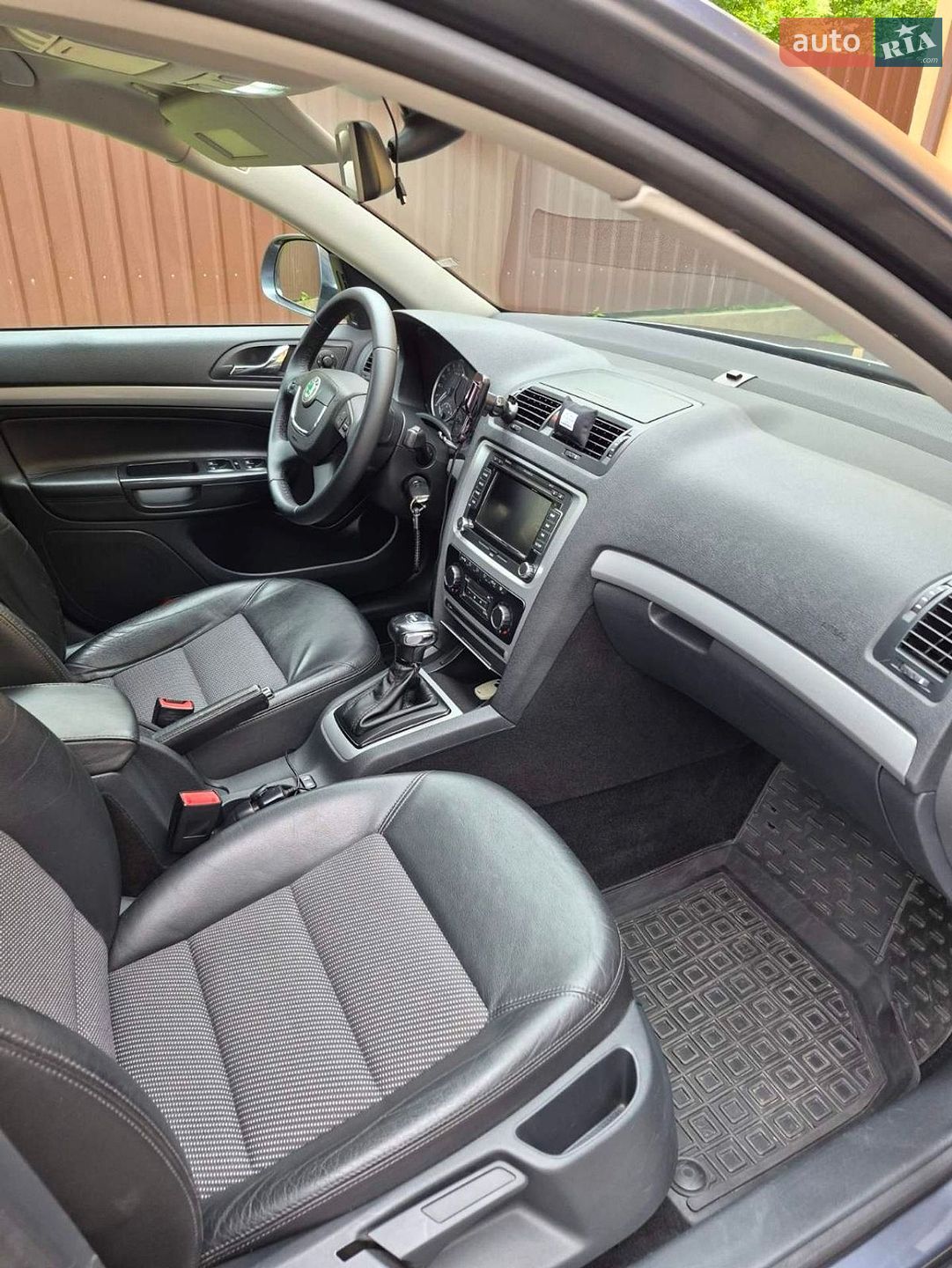 Skoda Octavia 2011 VIN TMBGT61Z6B2115750 фото оголошення 8 з 24