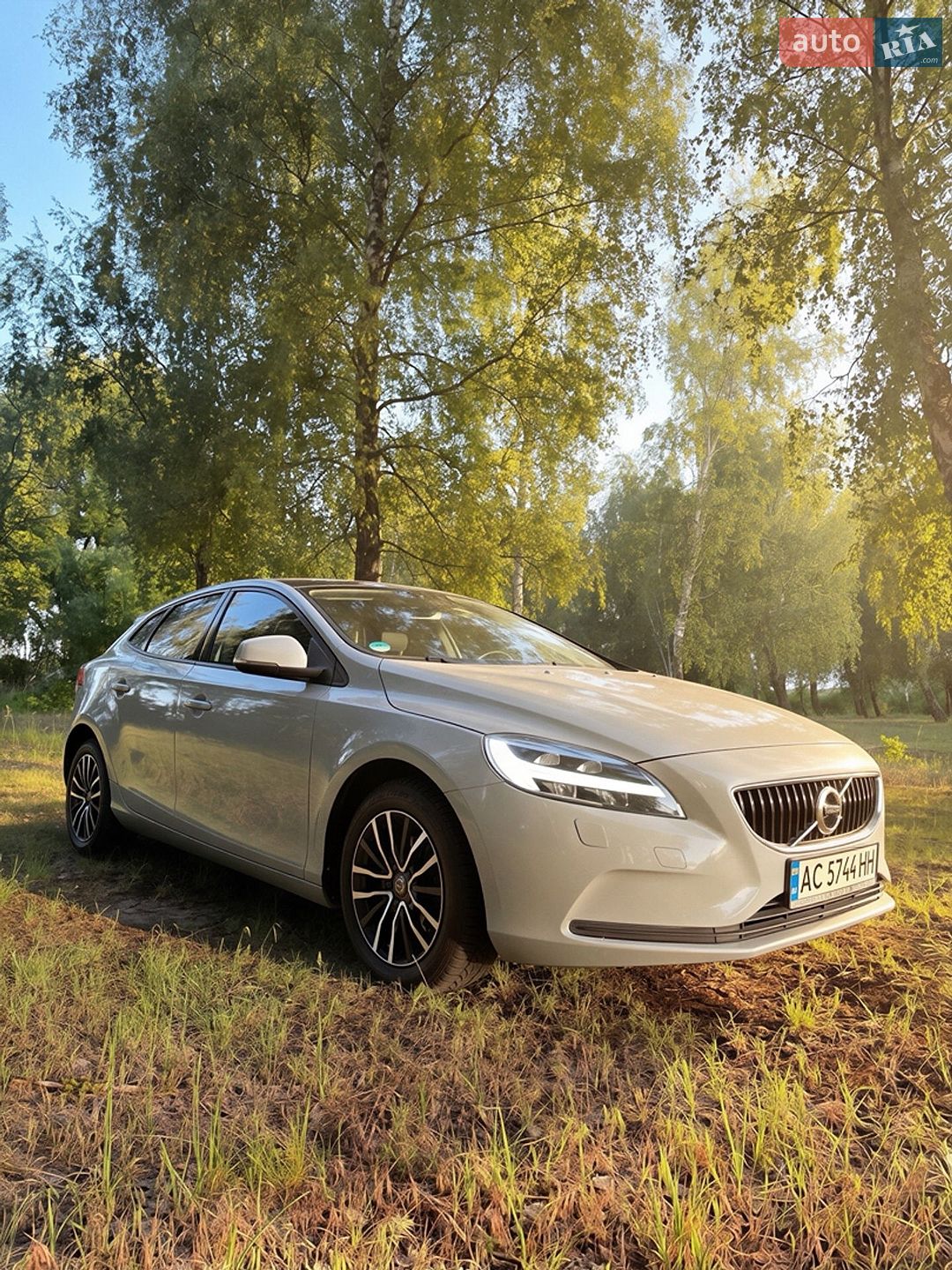 Volvo V40 2017 VIN YV1MV7481J2453185 фото оголошення 2 з 12