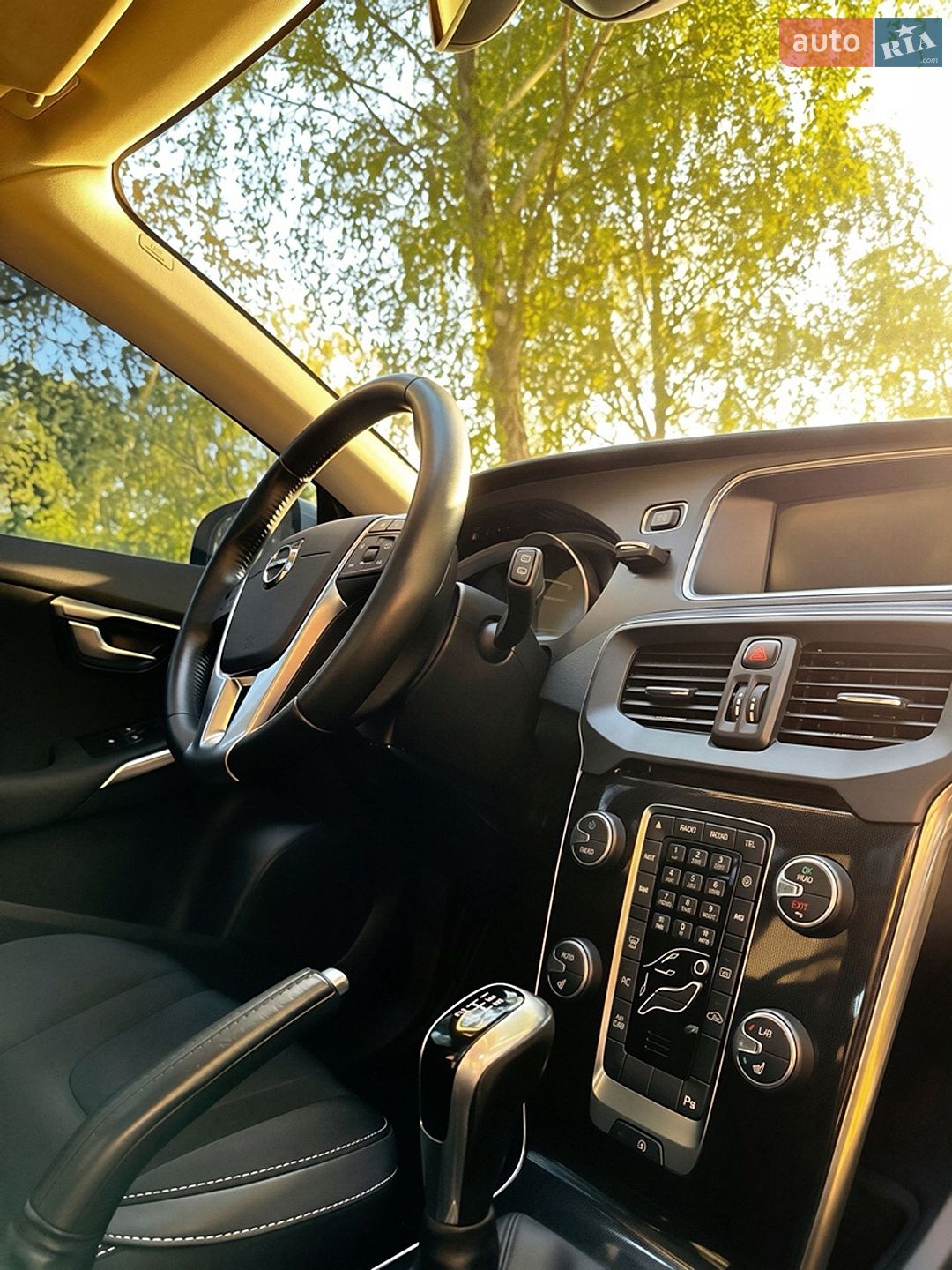 Volvo V40 2017 VIN YV1MV7481J2453185 фото оголошення 7 з 12