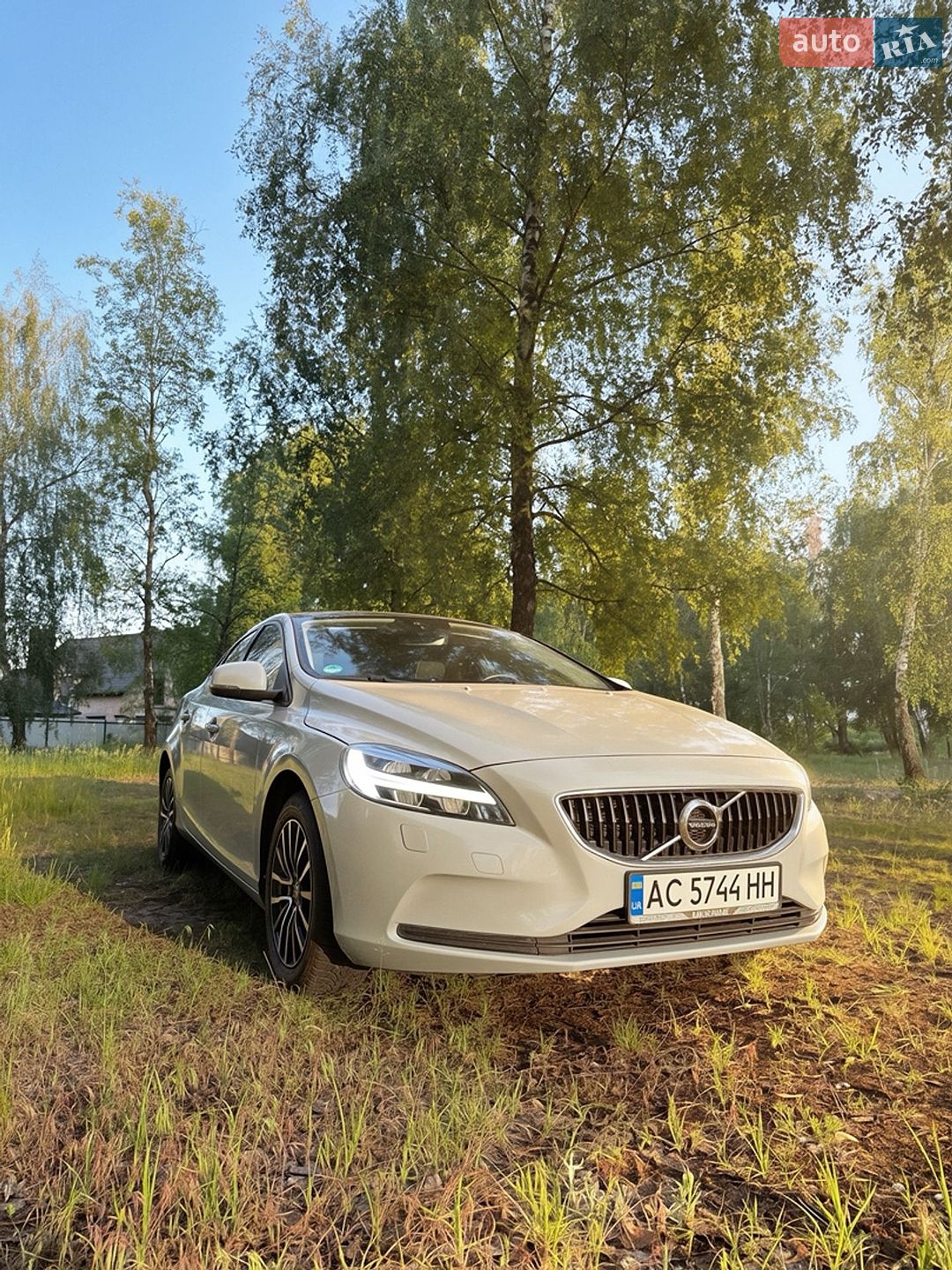 Volvo V40 2017 VIN YV1MV7481J2453185 фото оголошення 4 з 12