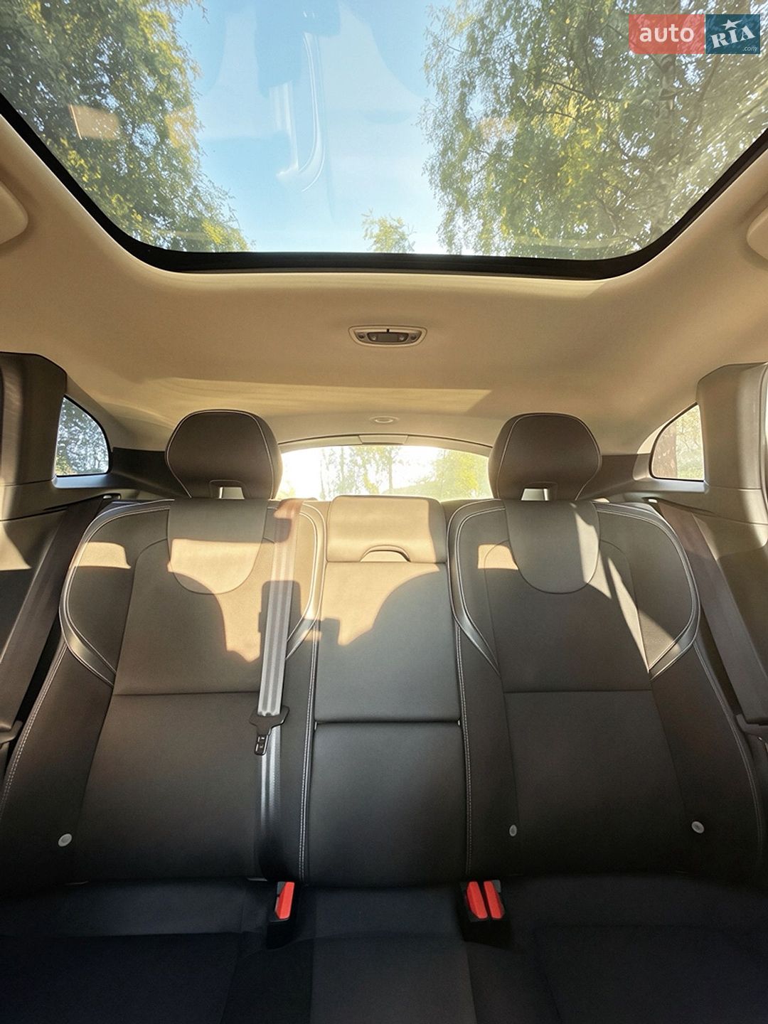 Volvo V40 2017 VIN YV1MV7481J2453185 фото оголошення 8 з 12