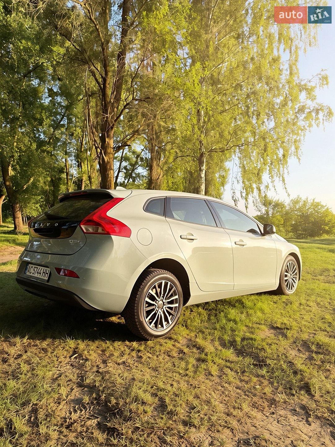 Volvo V40 2017 VIN YV1MV7481J2453185 фото оголошення 6 з 12