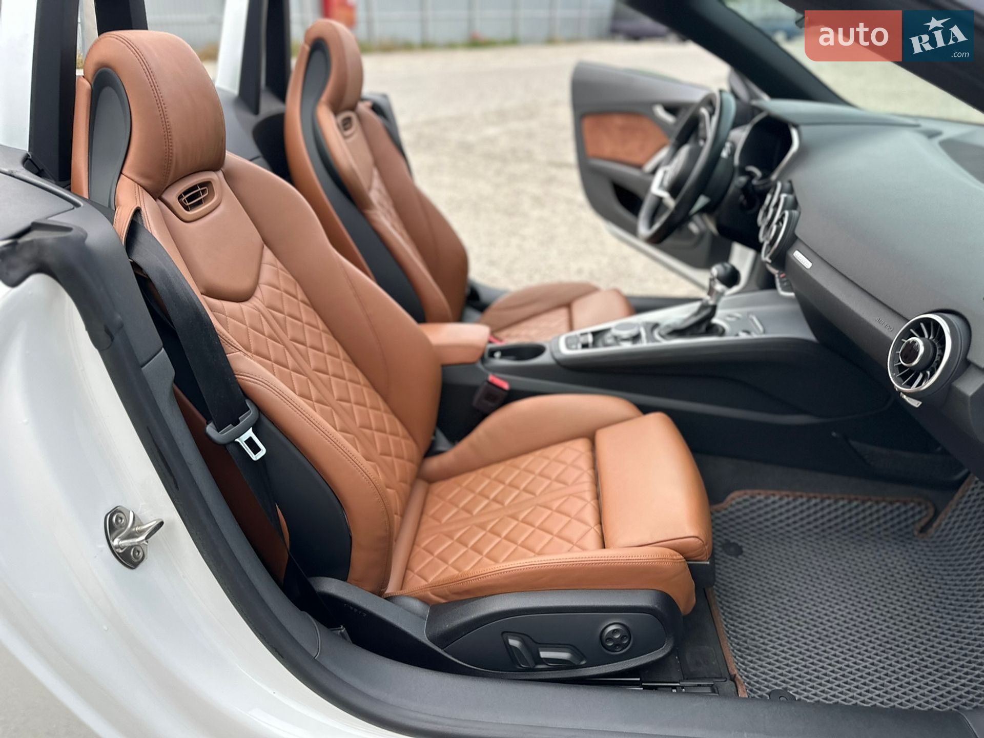 Audi TT 2018 VIN TRUT5CFV6J1013923 фото оголошення 27 з 42