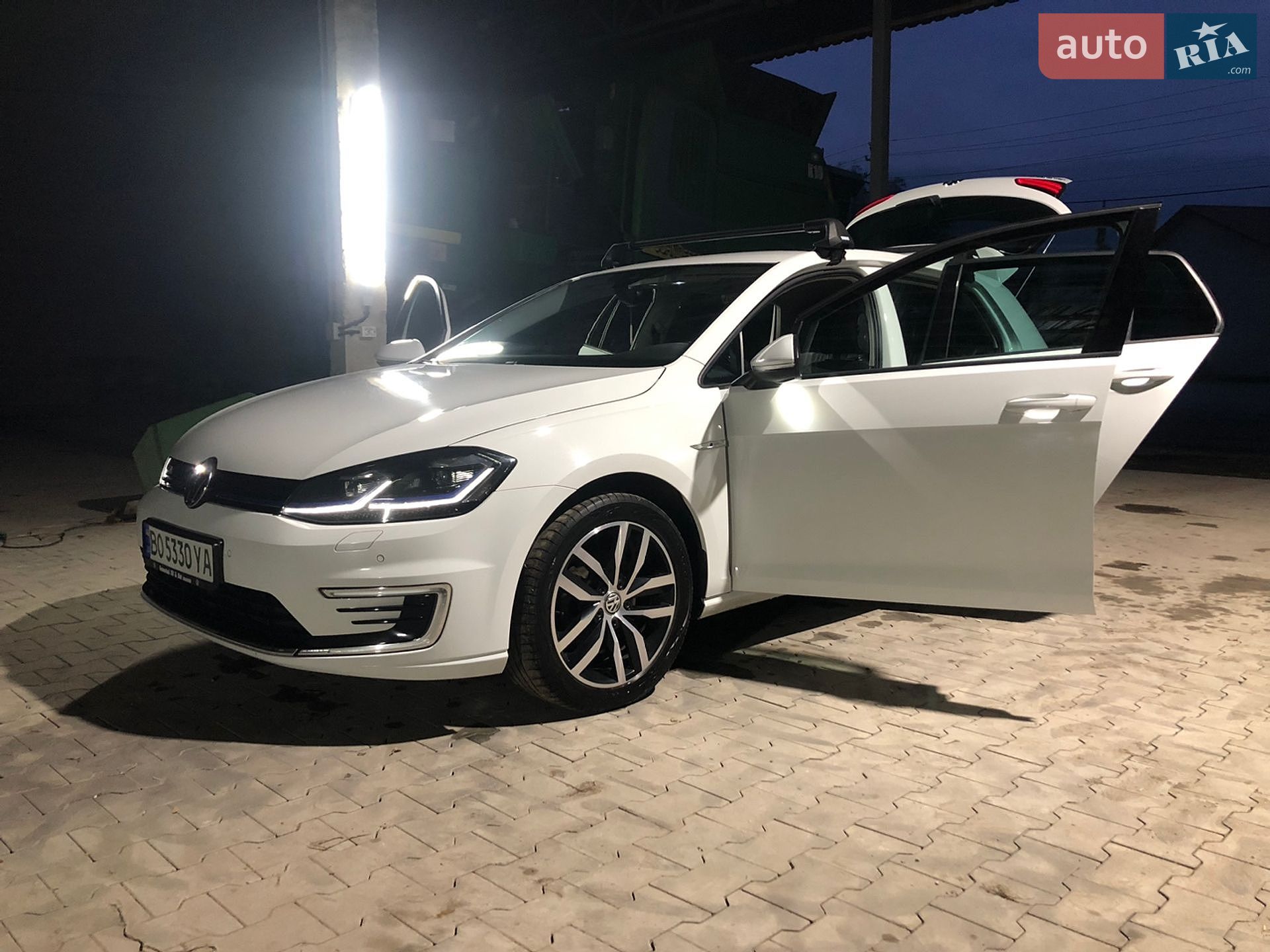 Volkswagen e-Golf 2018 VIN WVWZZZAUZK8903411 фото оголошення 3 з 25