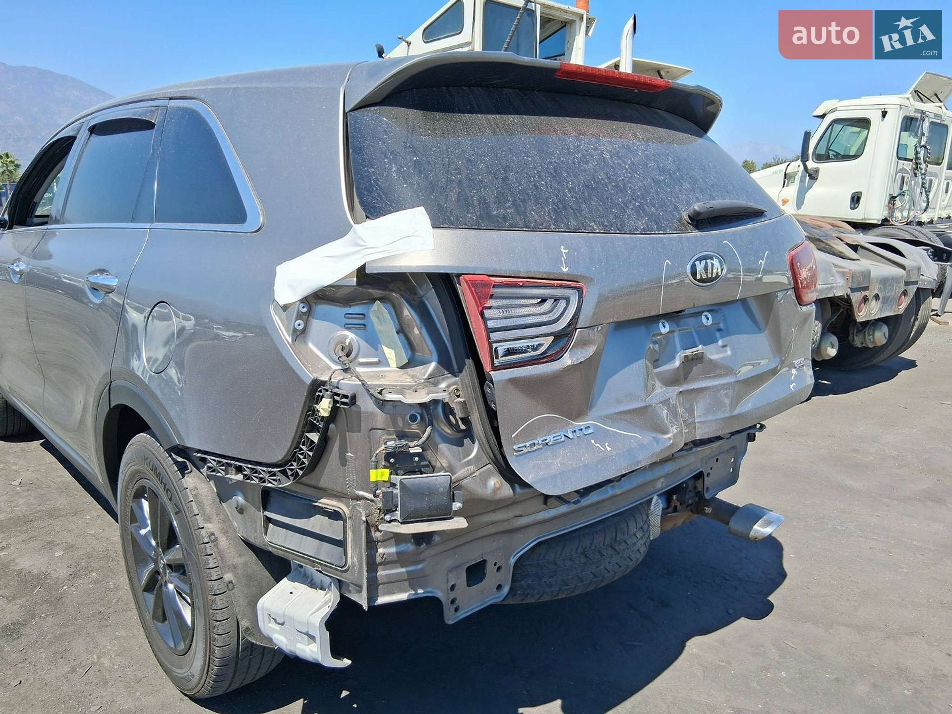 Kia Sorento 2018 VIN 5XYPG4A39KG510936 фото оголошення 15 з 15
