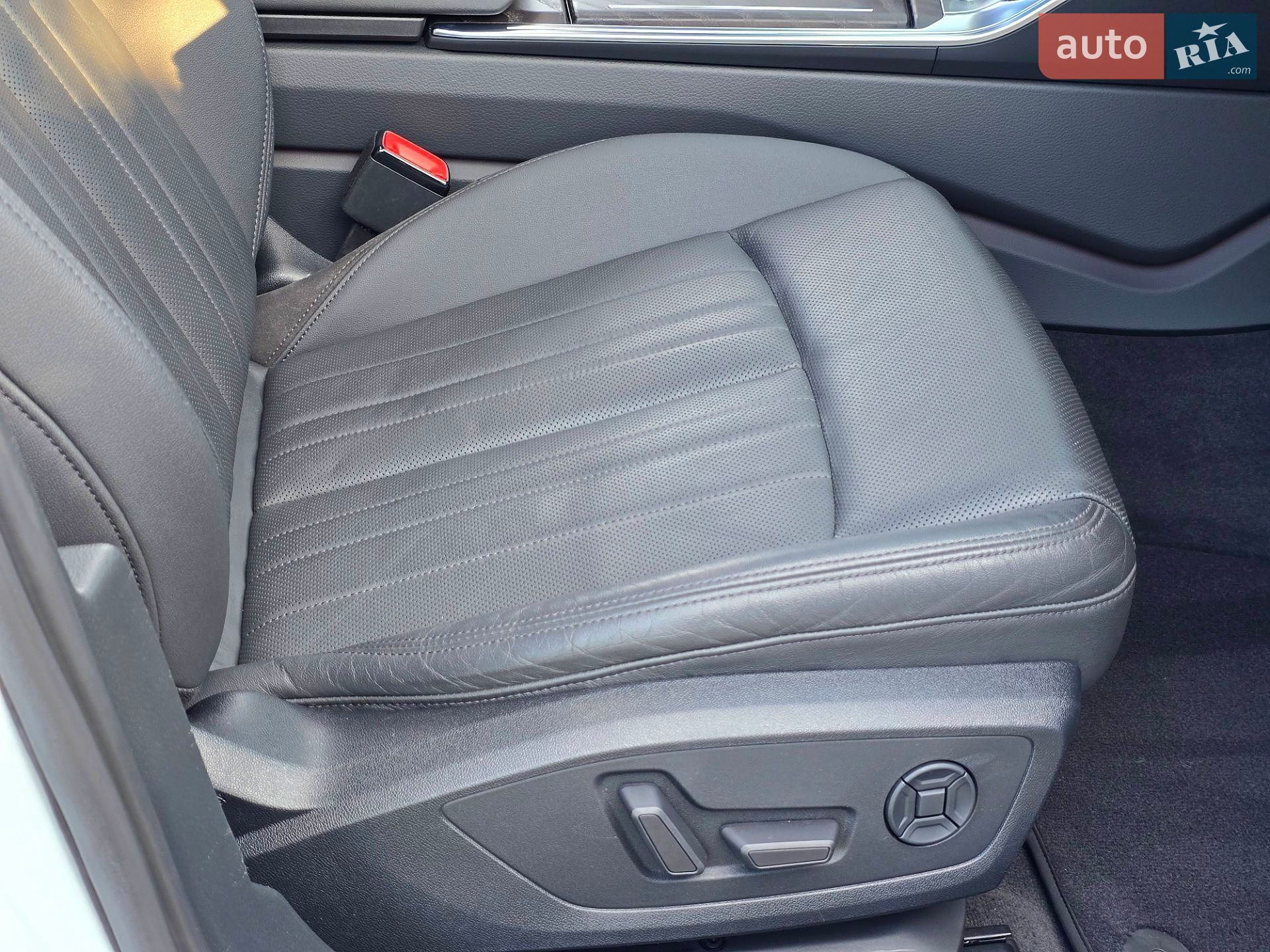 Audi A6 2019 VIN WAUZZZF26LN019568 фото оголошення 38 з 76