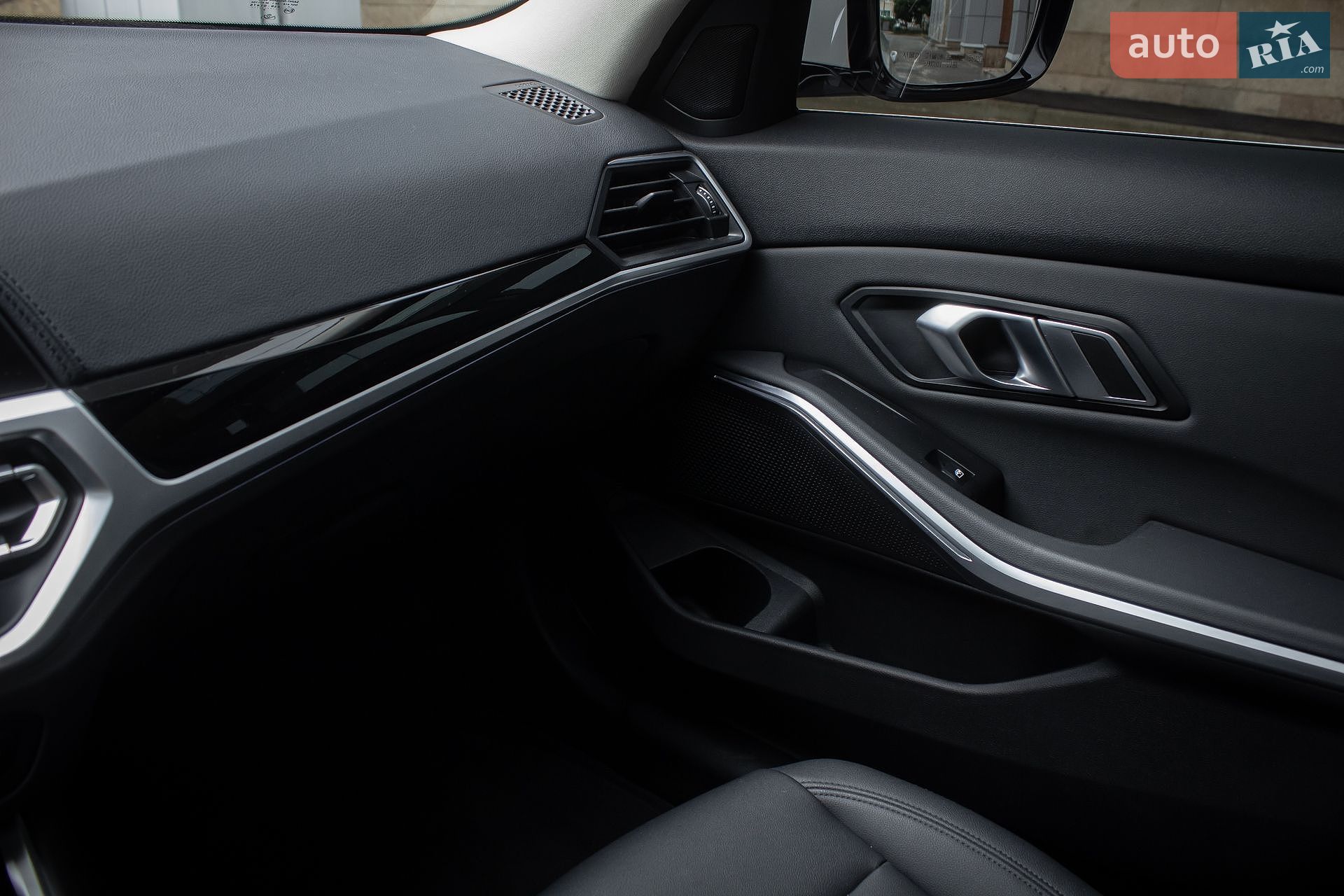 BMW 3 Series 2019 VIN WBA5V5106KAJ58677 фото оголошення 31 з 51