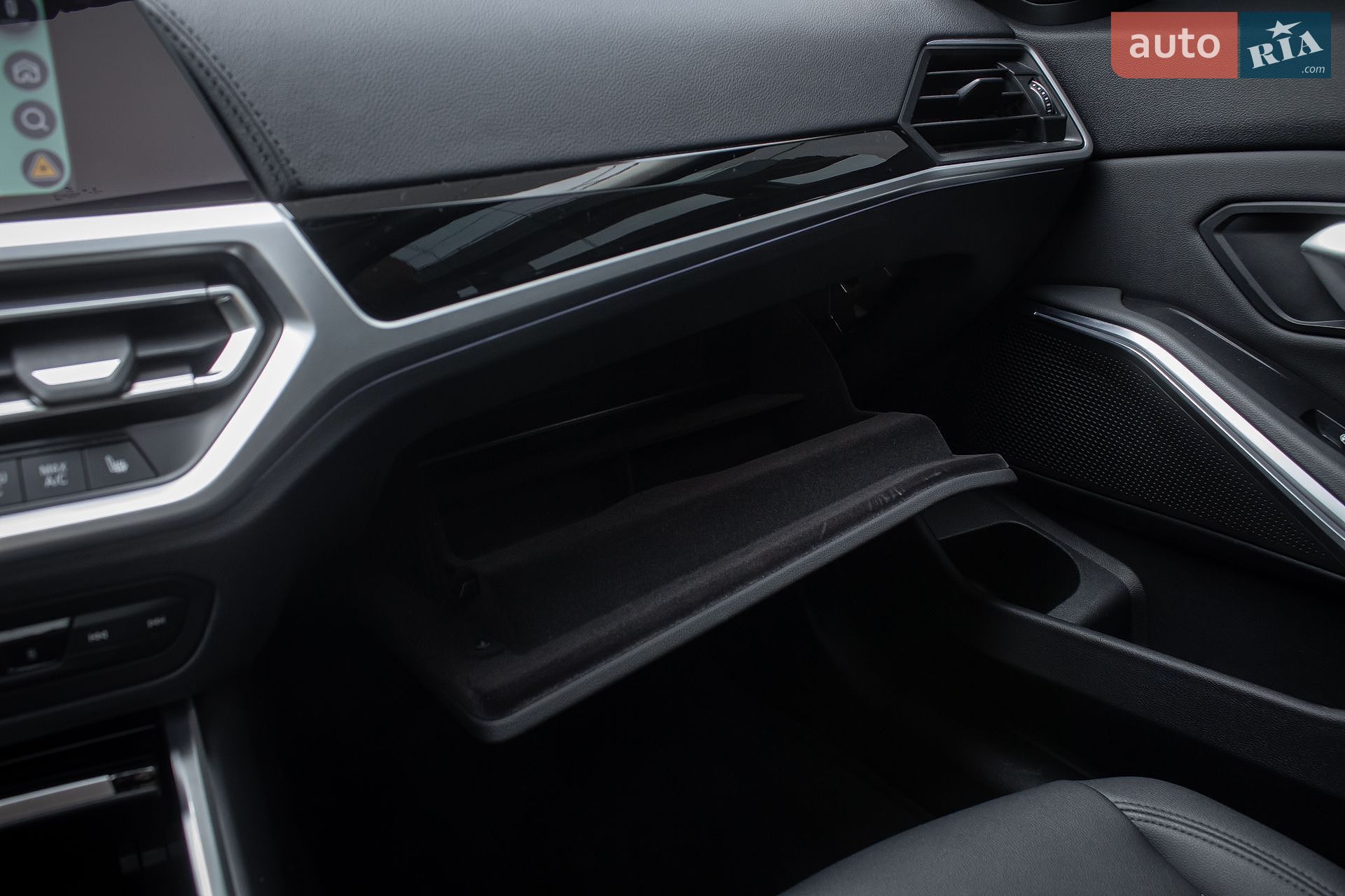 BMW 3 Series 2019 VIN WBA5V5106KAJ58677 фото оголошення 32 з 51