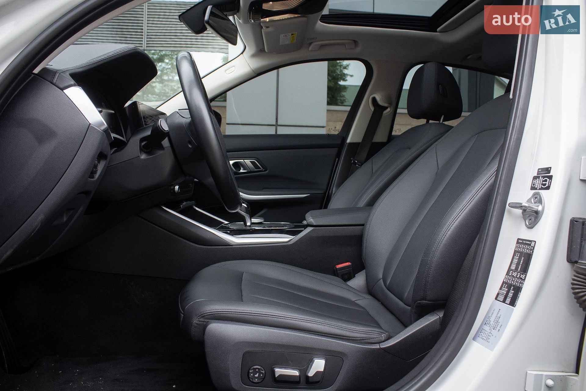 BMW 3 Series 2019 VIN WBA5V5106KAJ58677 фото оголошення 10 з 51